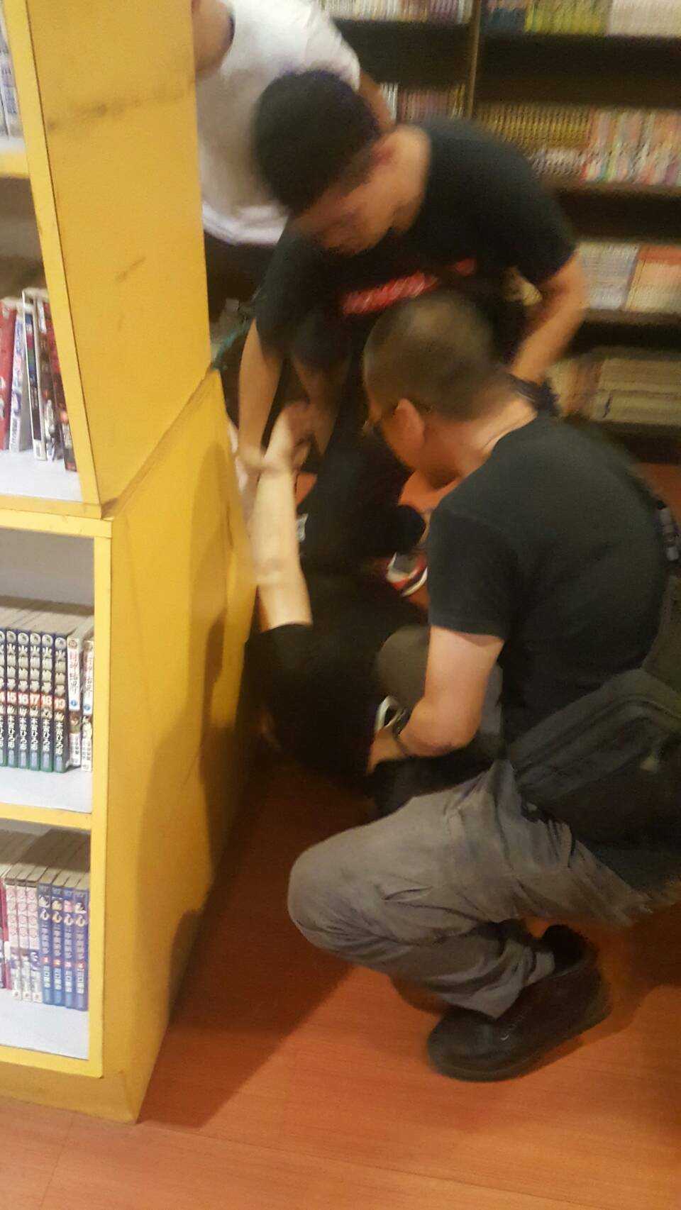 吳嫌落網時,正在台中的漫畫店包台當大爺。