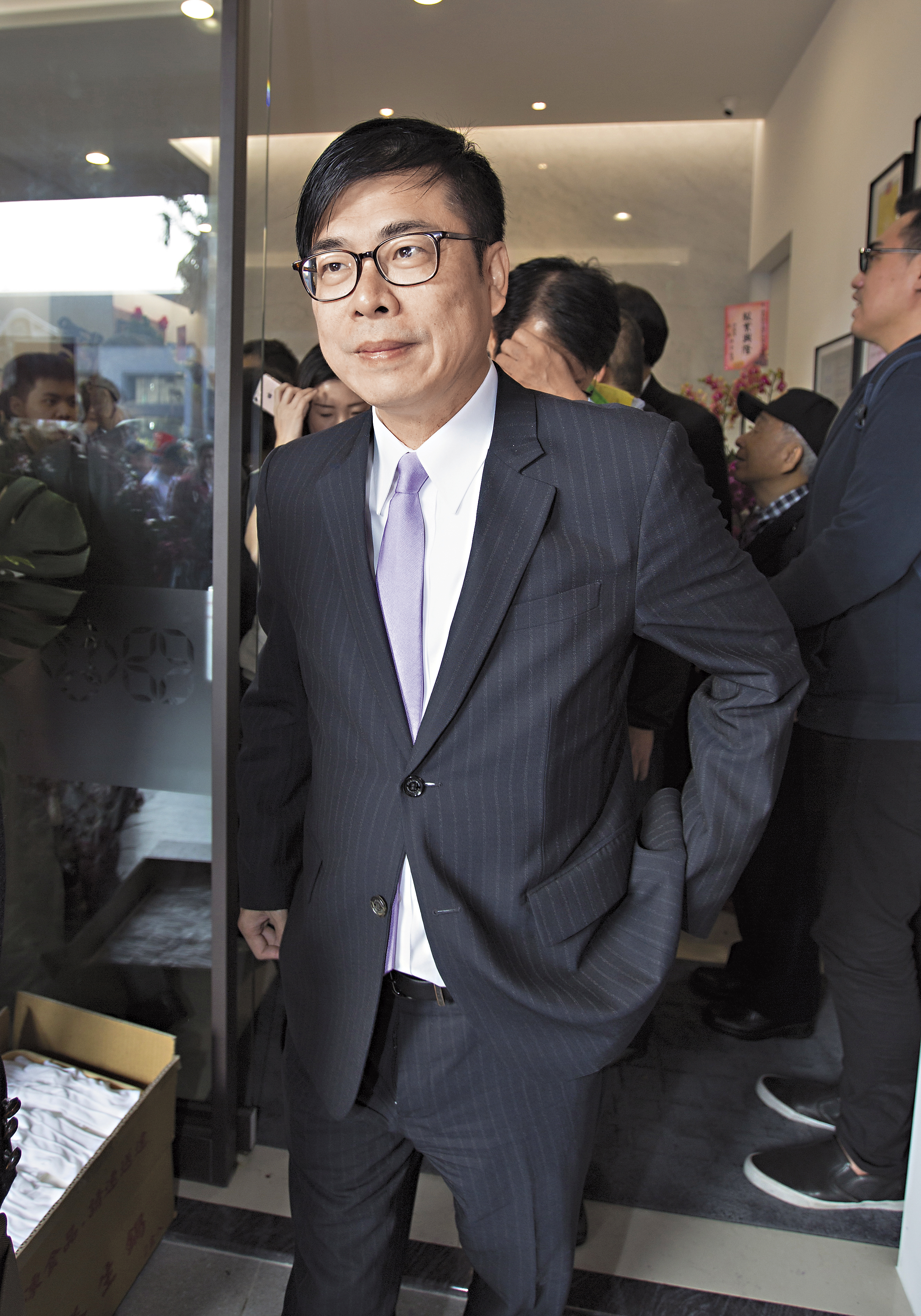 立委陳其邁認為,中廣由華夏指派3名董事、1名監察人,1千萬元以上借貸還要經華夏同意,屬於國民黨附隨組織。