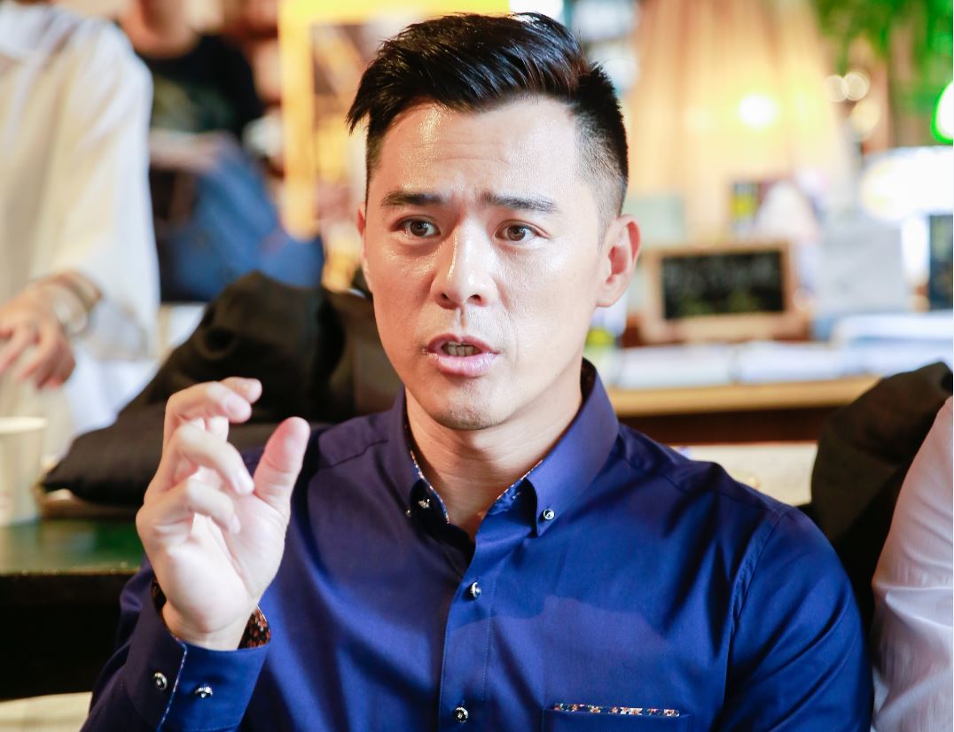 竇智孔1日出席舞台劇《莊子兵法》開演記者會，戲外猛聊爸爸經，讓整場平訪都瀰漫著溫馨氛圍。