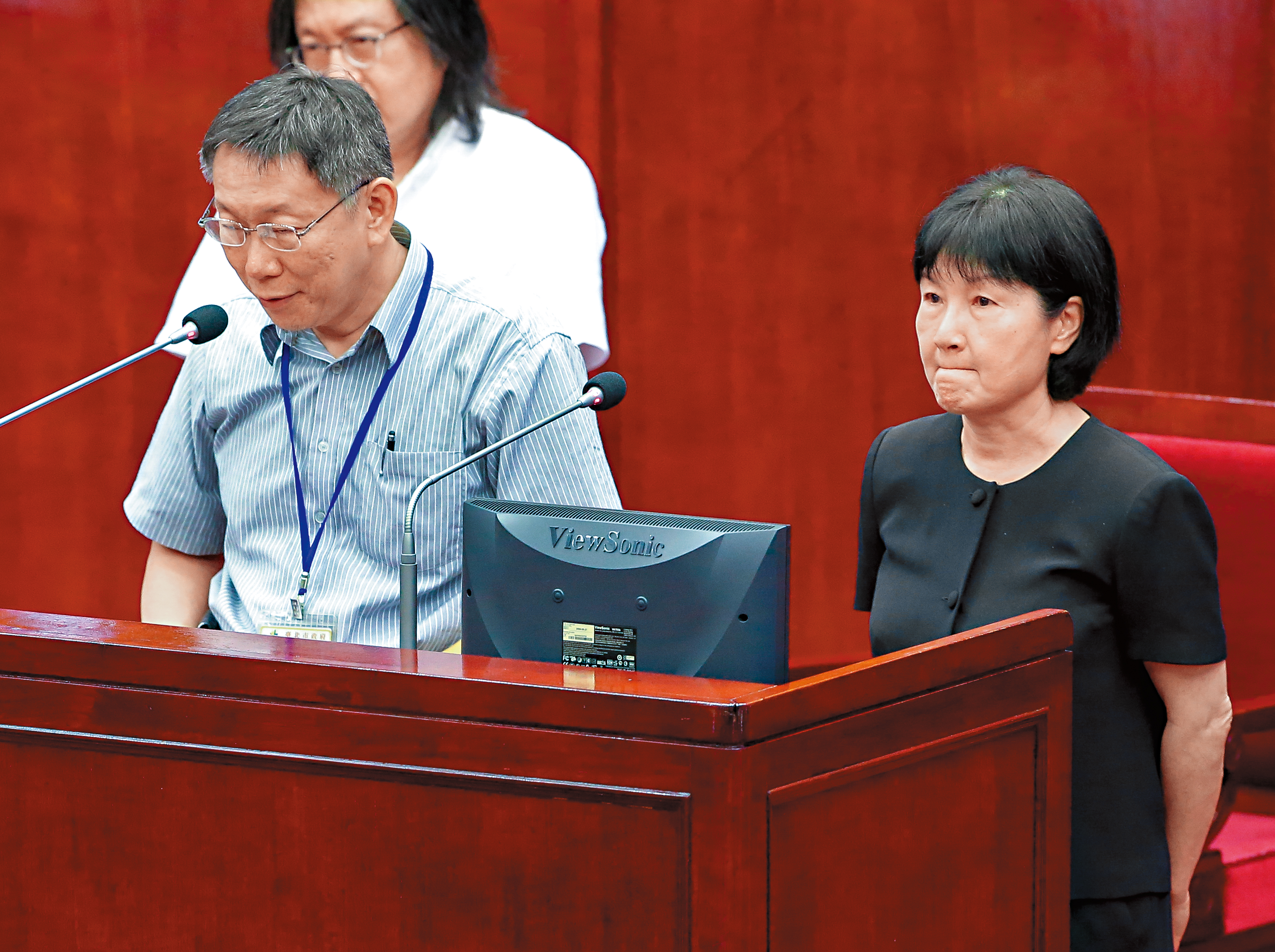 姚立明爆料,柯P曾要求楊芳玲「去影響」主任仲裁人產生,這是違法的,柯還一副這本來就是可以做的樣子。(聯合知識庫)