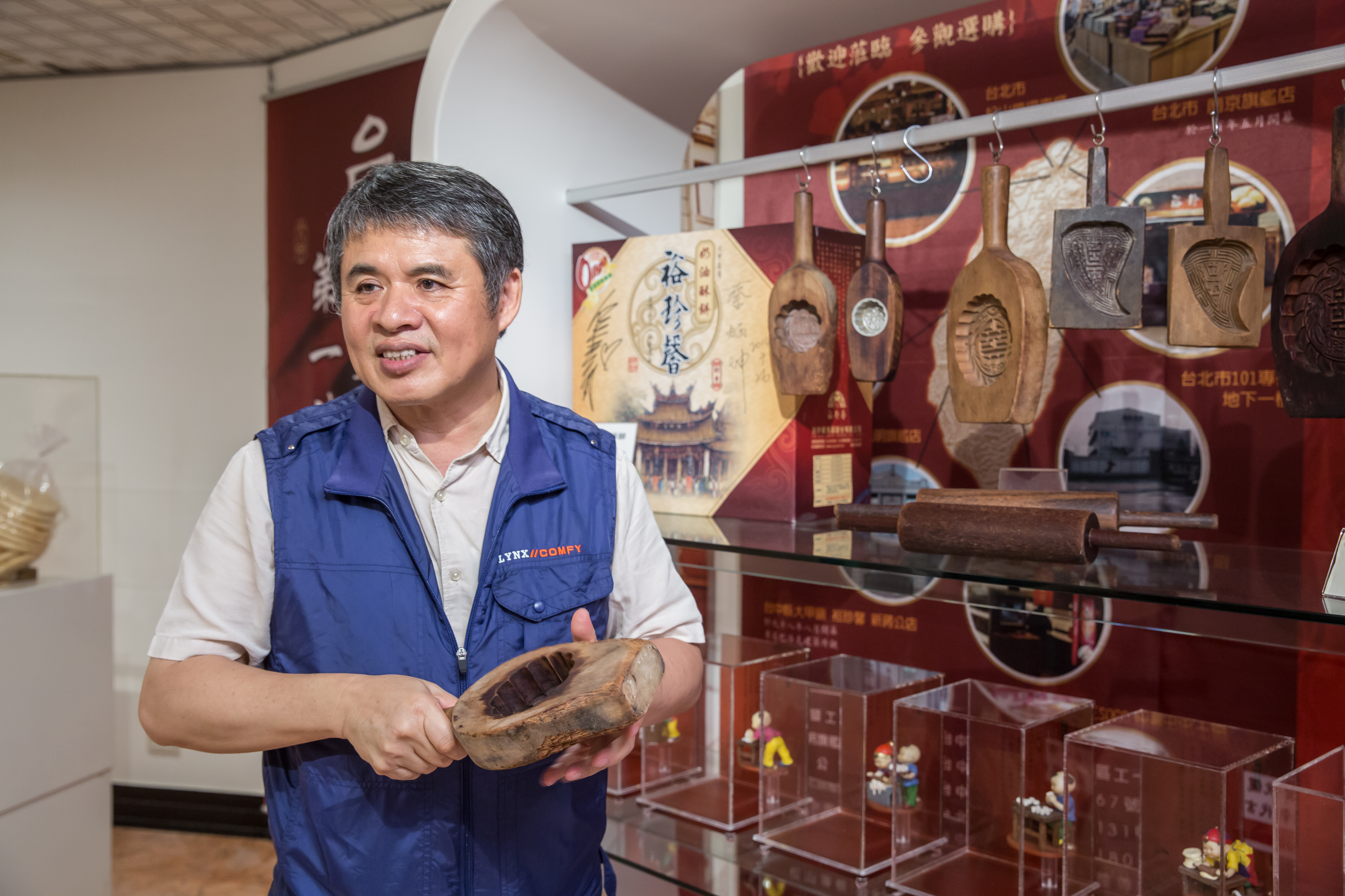 51年老店裕珍馨，如今由第2代董事長陳裕賢領頭，擴大經營，如今有4家店、8個百貨專櫃。