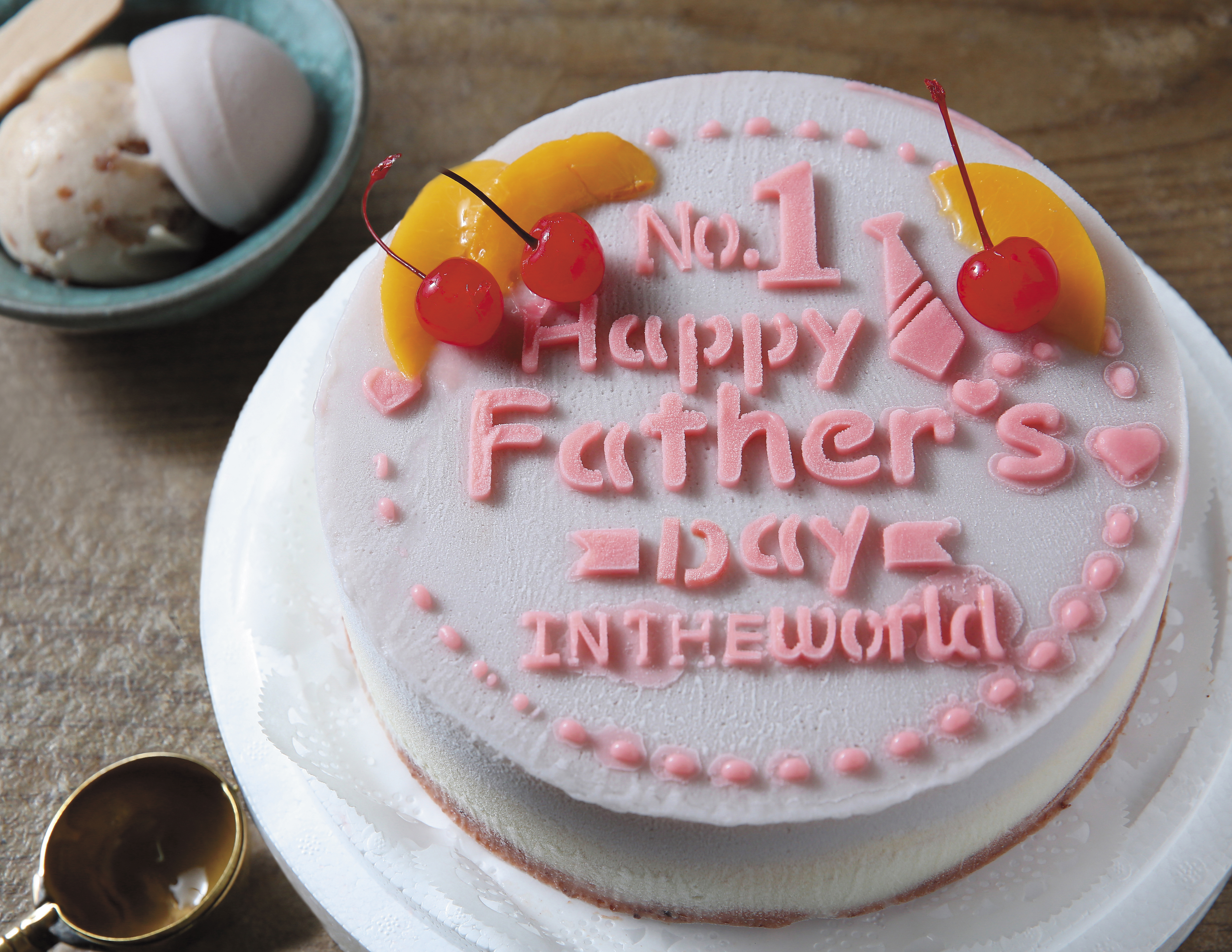 沒有海綿蛋糕、鮮奶油，全冰淇淋製作的父親節蛋糕，真正入口即化。（8吋600元／個）