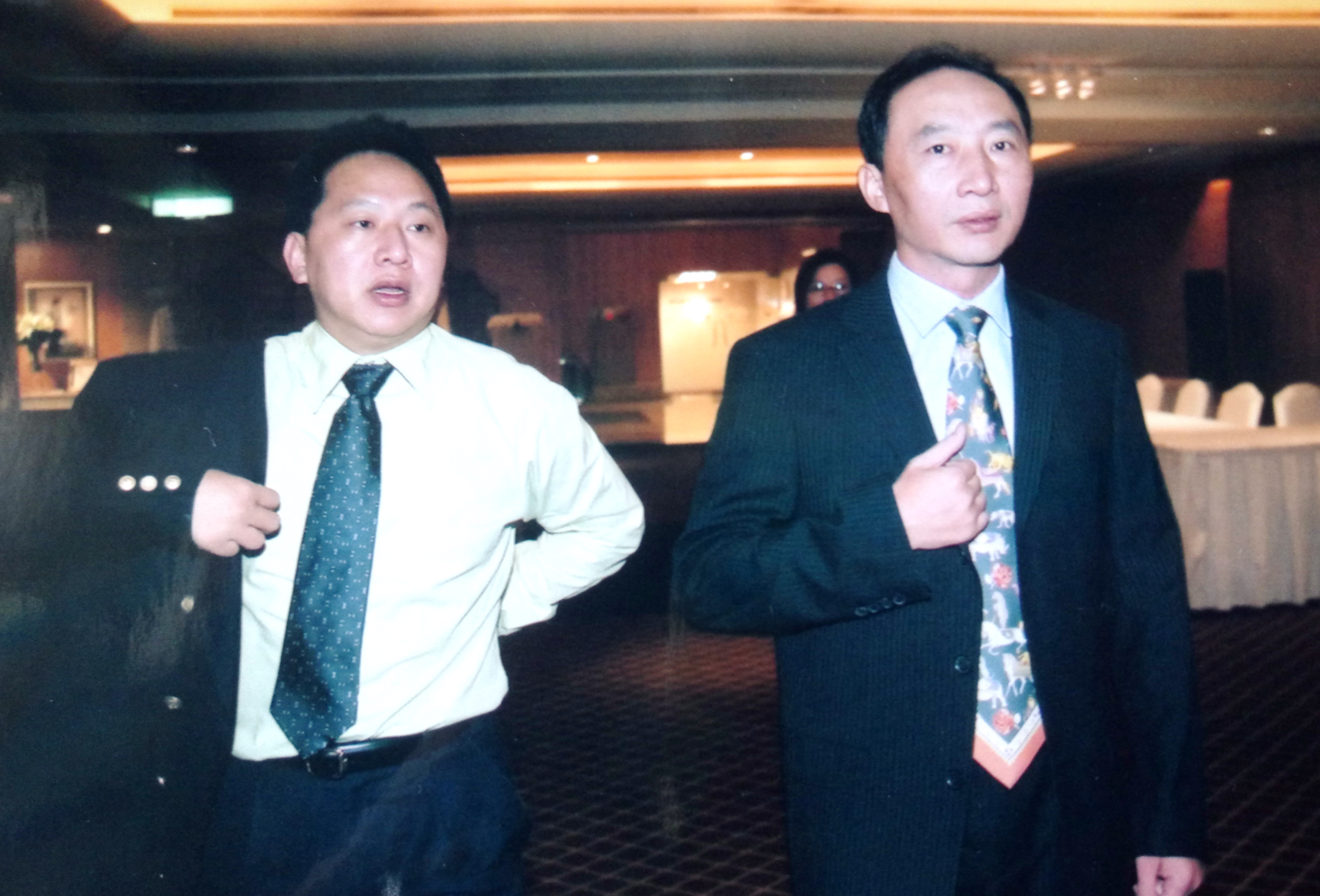 美麗華集團掌門人黃世杰（左）的妻子陳寶珠懷疑黃與一名尤姓女子有染，尤女還替黃生下1個女兒。（周嘉華攝影）