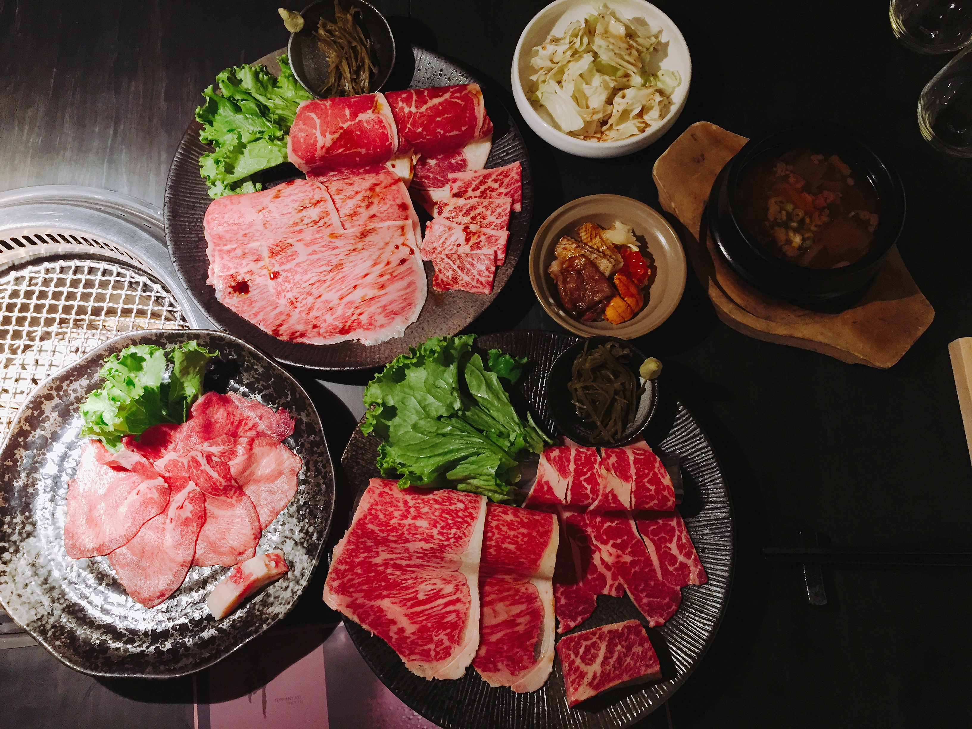 「特七牛燒肉雙人套餐」的頂級肉品全是店內招牌主打。（5,380元／雙人套餐）