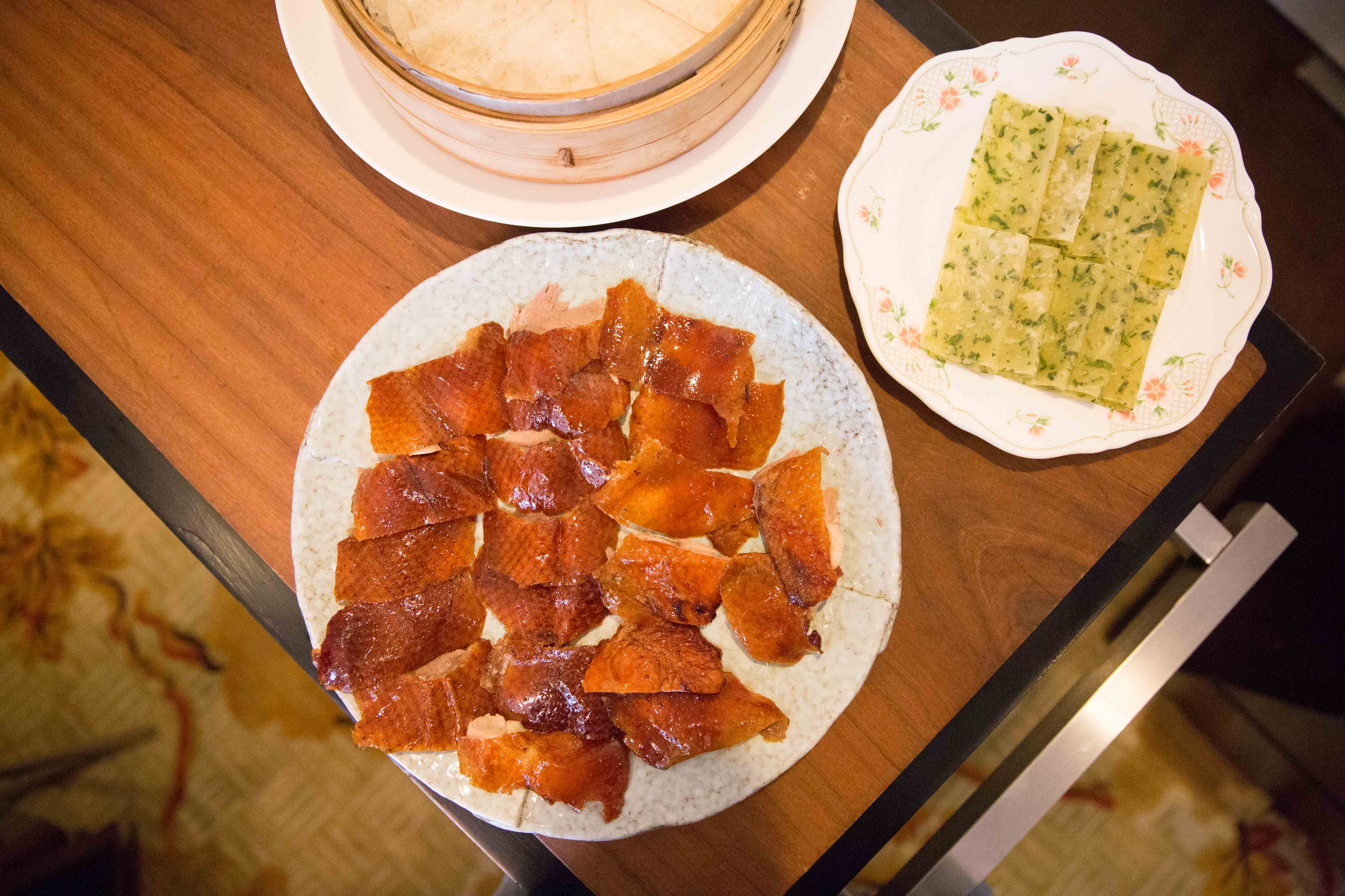 重頭戲「蔥麥雙餅片皮鴨」，是全鴨9種吃法中的經典款。