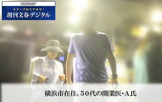 齊藤由貴跟醫生1週見4次面，而且互動親暱。（翻攝網路）