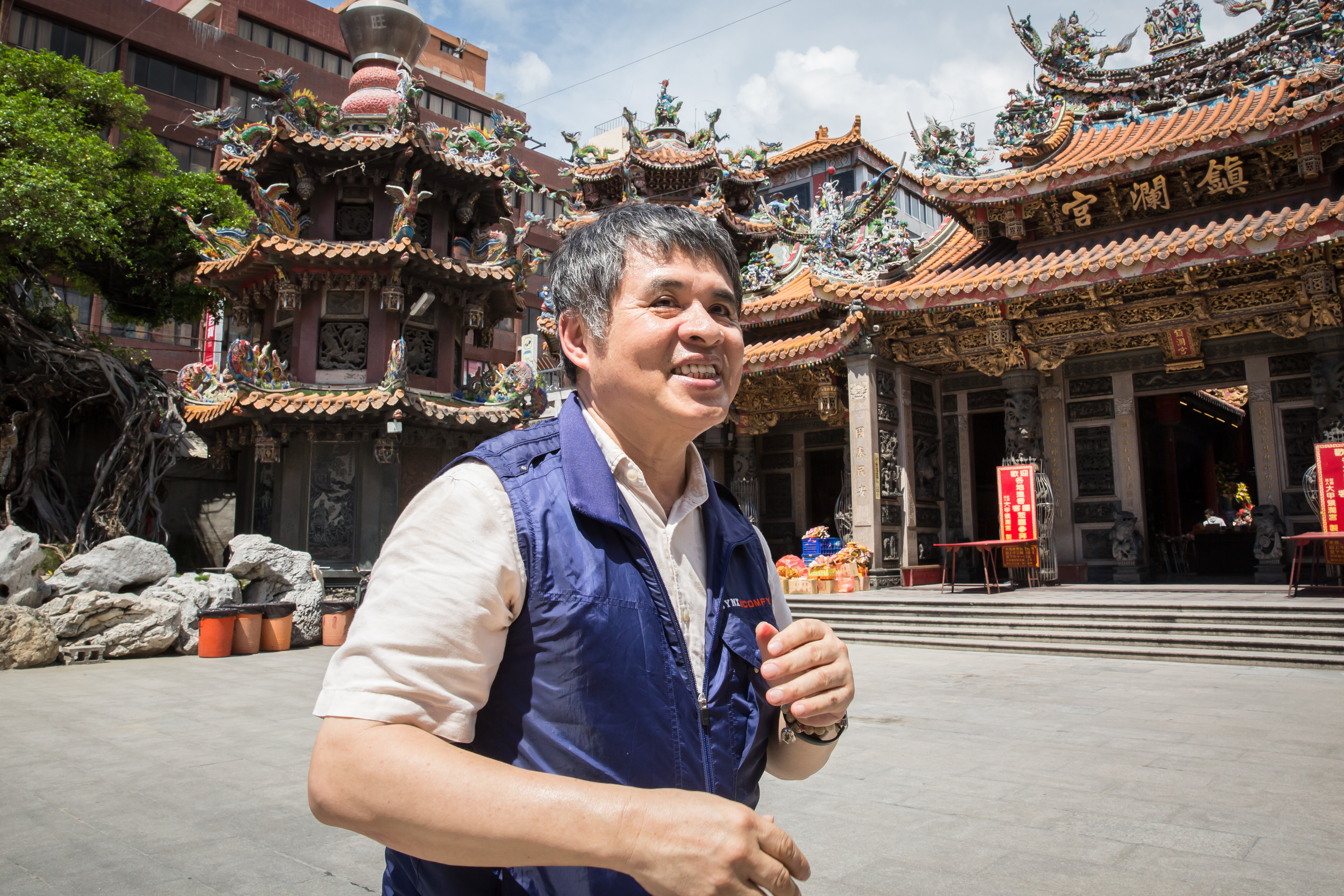 早年因媽祖開示，裕珍馨才得以成立，至今生意興隆，董事長陳裕賢感念，有空就會去拜媽祖。