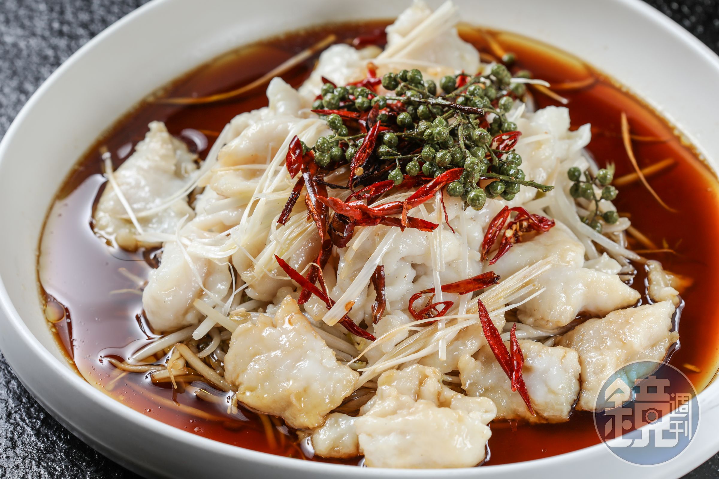 「鮮花椒油浸深海魚片」鮮辣爽口，魚肉清甜，令人回味再三。（人民幣78元／份，約NT$351）
