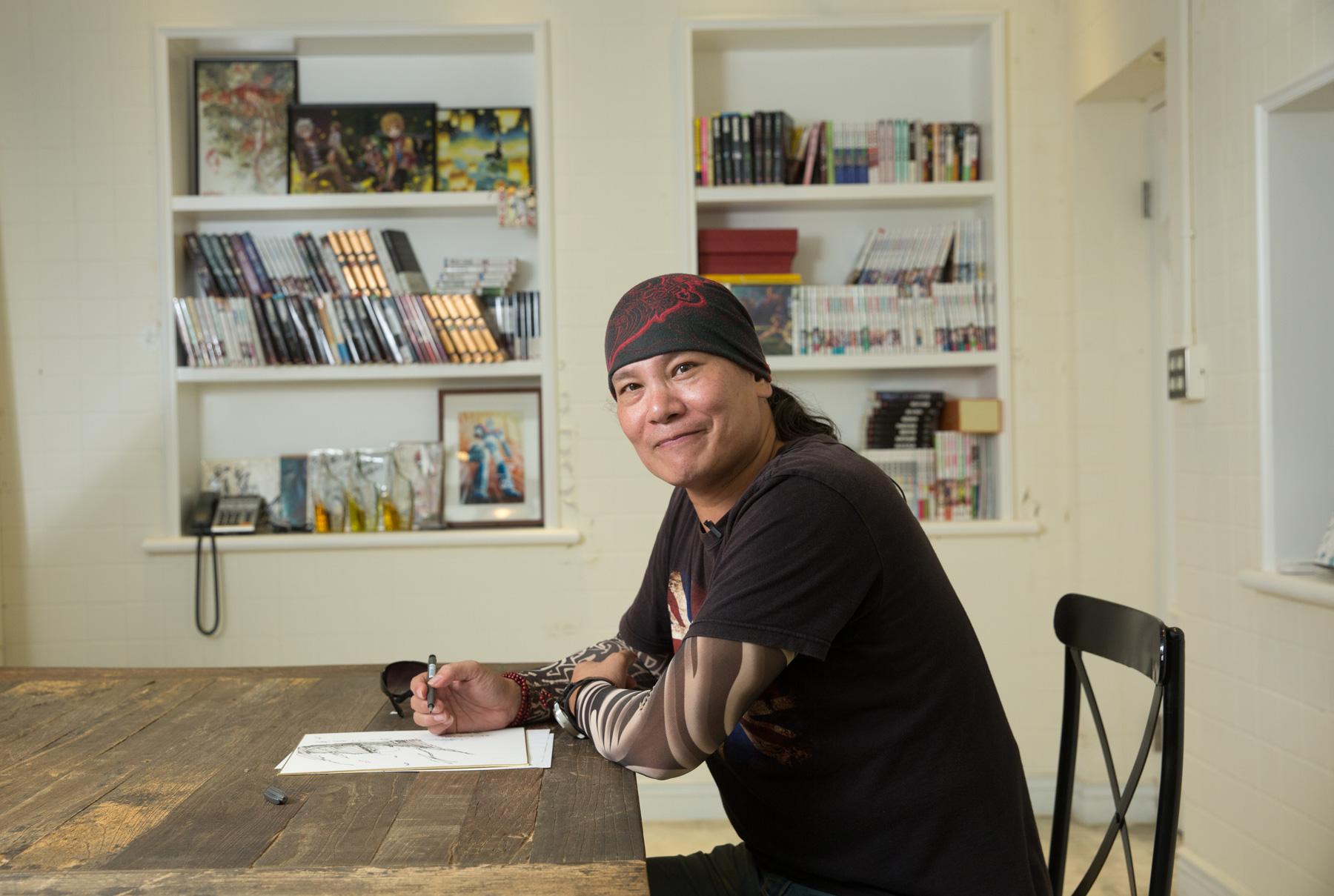 練任出道超過25年,在台灣漫畫環境不佳的情況下,轉向對岸發展,闖出一片天。
