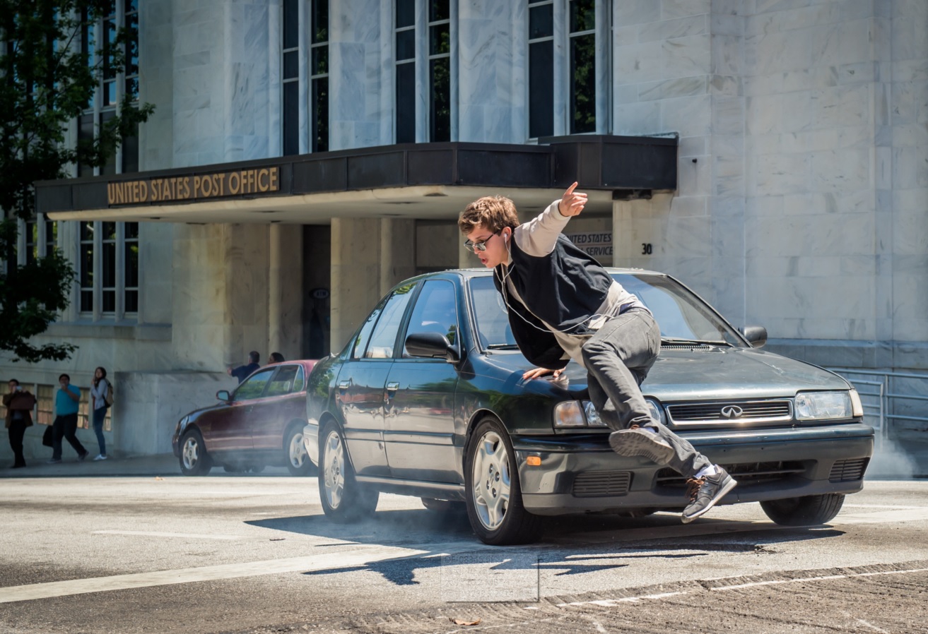 《玩命再劫》的男主角Baby，永遠戴著耳機聽著iPOD。