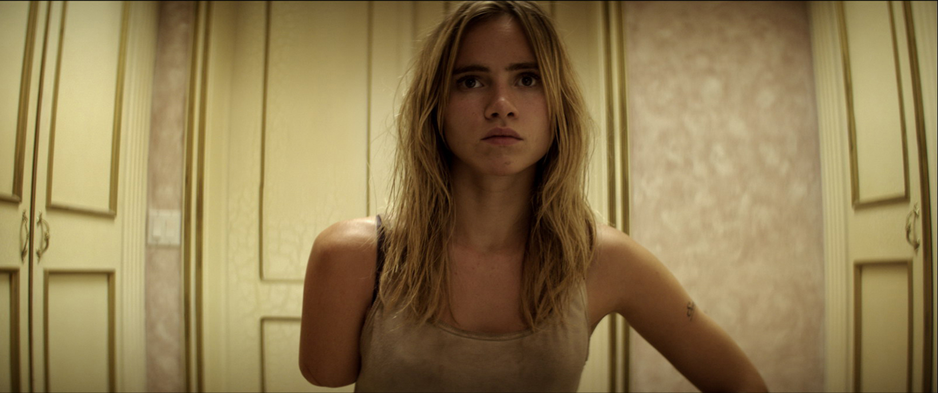 蘇琪沃特豪斯首次擔任女主角，就要演出遭斷臂且得在沙漠求生的歹命女。