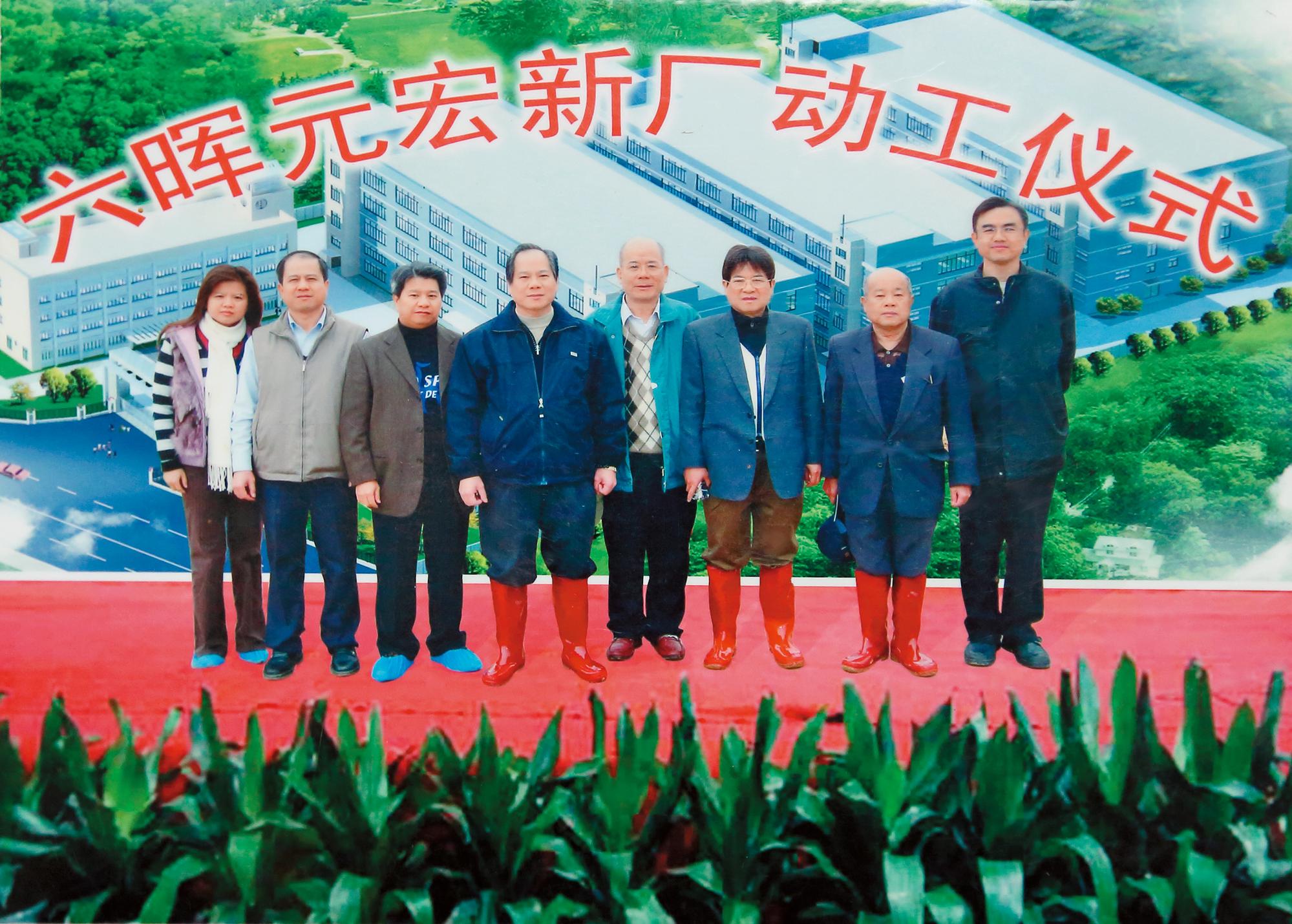 六暉取名自6兄弟合夥創業,右2至左2依序為老大許禾、老二許寺、老三許進、老四許壽、老五吳金鹿、老六吳金樹。(六暉提供)
