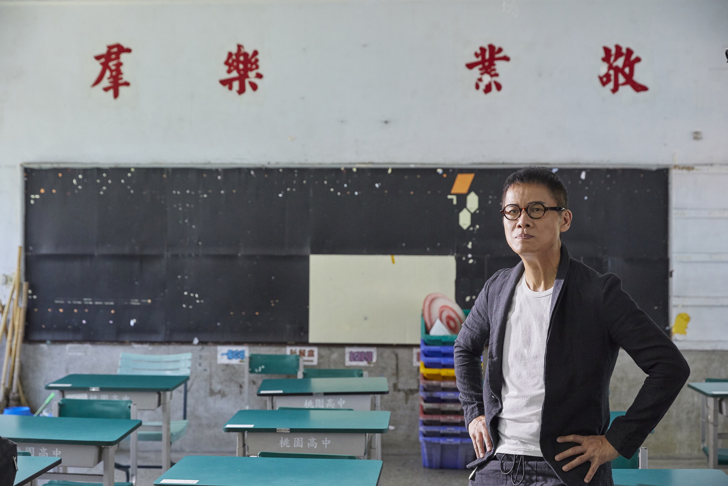 羅大佑透露新歌靈感是源自幾年前回母校中國醫藥學院校慶表演，當時的他見到很多學弟學妹，因此回台後便主動跟初中同學聯繫，之後相約每半年碰一次面。