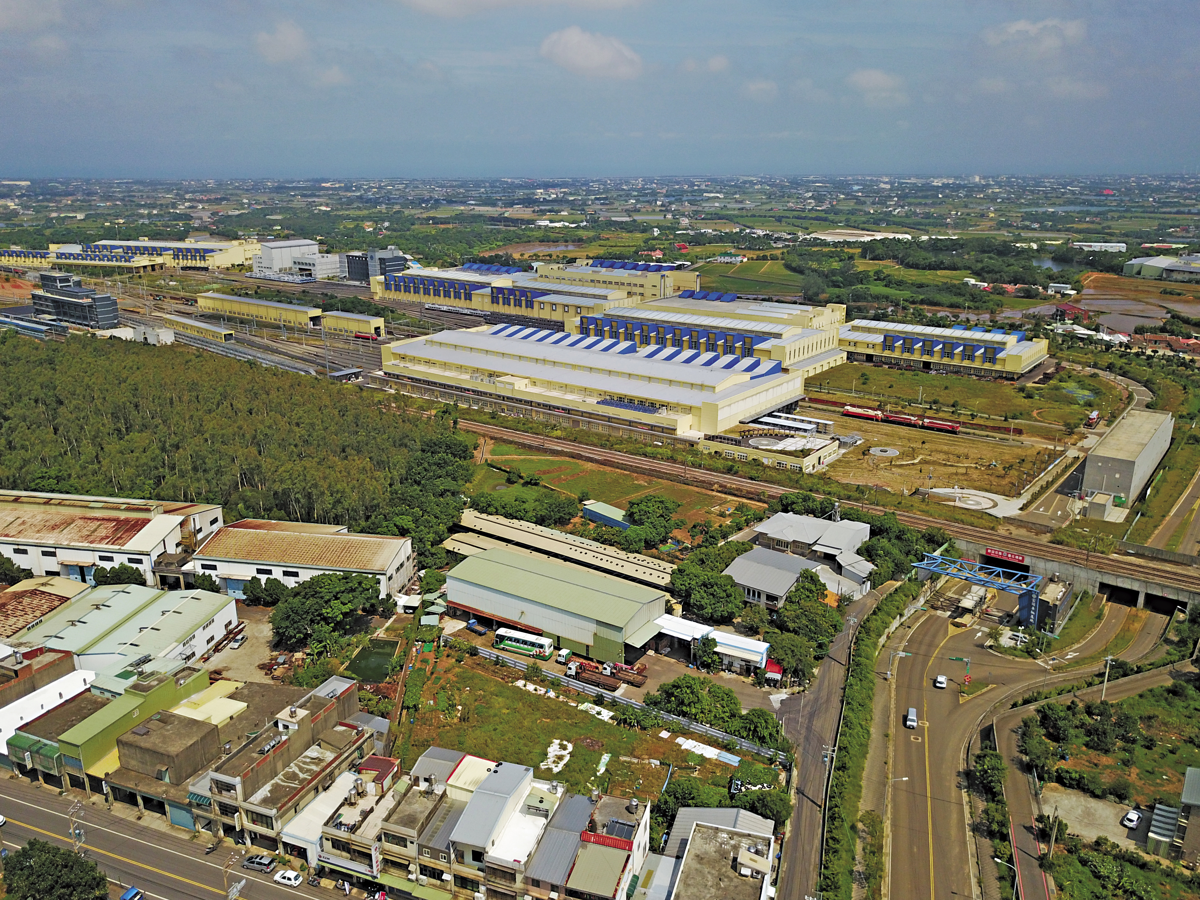 土地公車廂整修後，預計年底將放至富岡基地大門口內一旁空地上，面向整個廠區，當作鎮廠之寶。