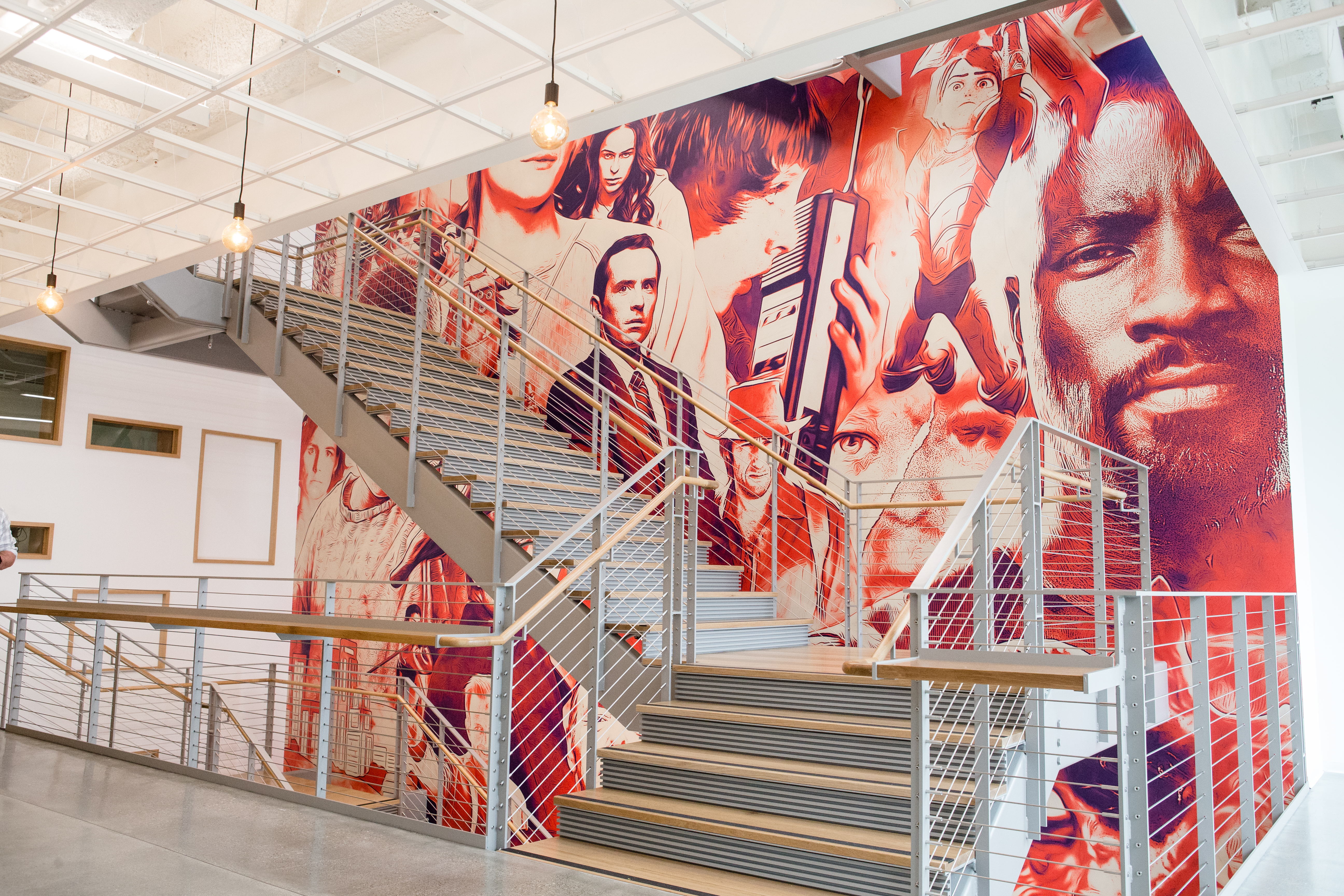 在Netflix辦公室牆上，可以看見投資節目的拼圖，未來很快就能看到馬克米勒漫畫改編的大作。