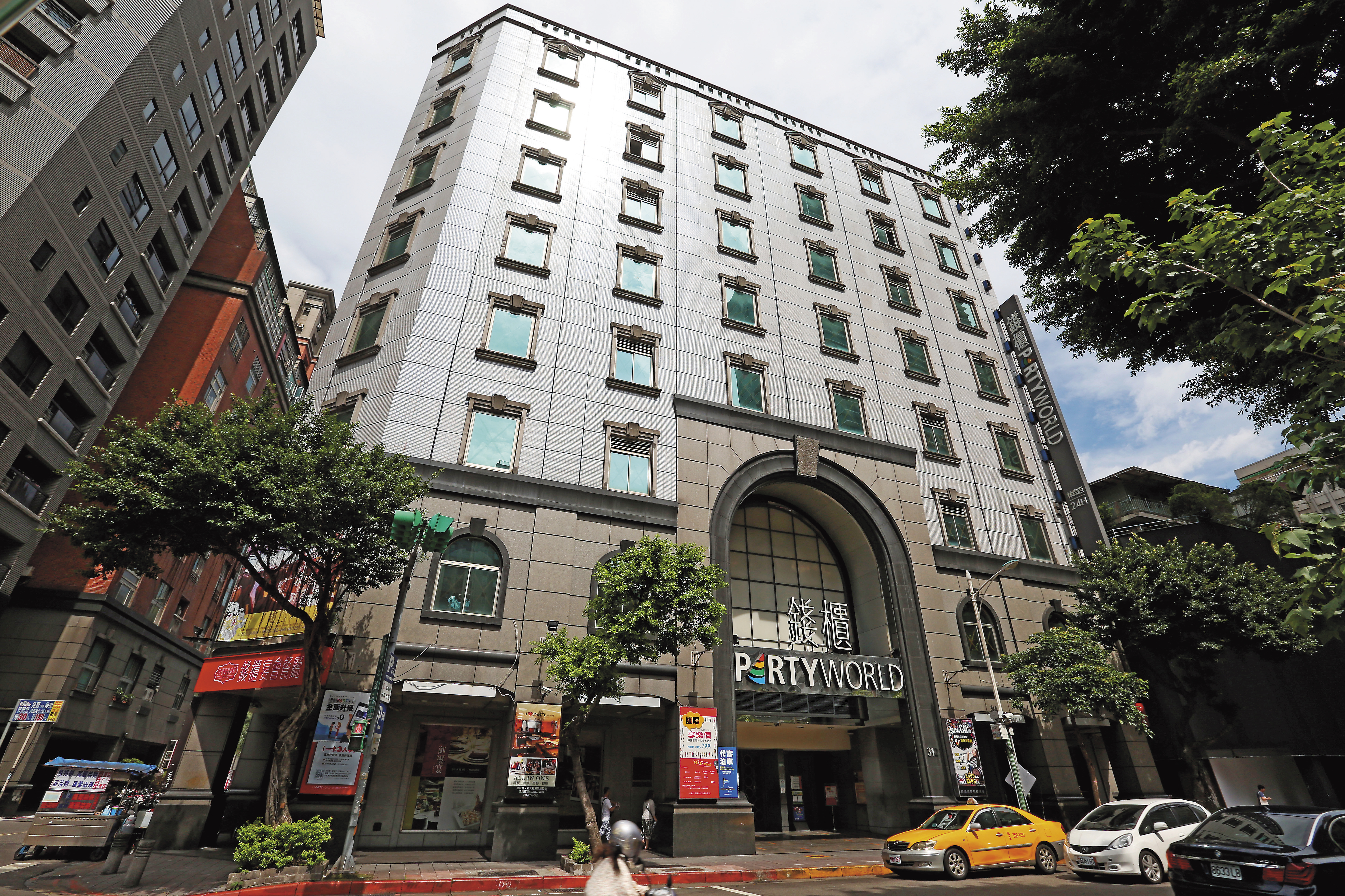 台北市林森北路錢櫃KTV大樓,也是中廣名下資產,整棟月租金約550萬元。