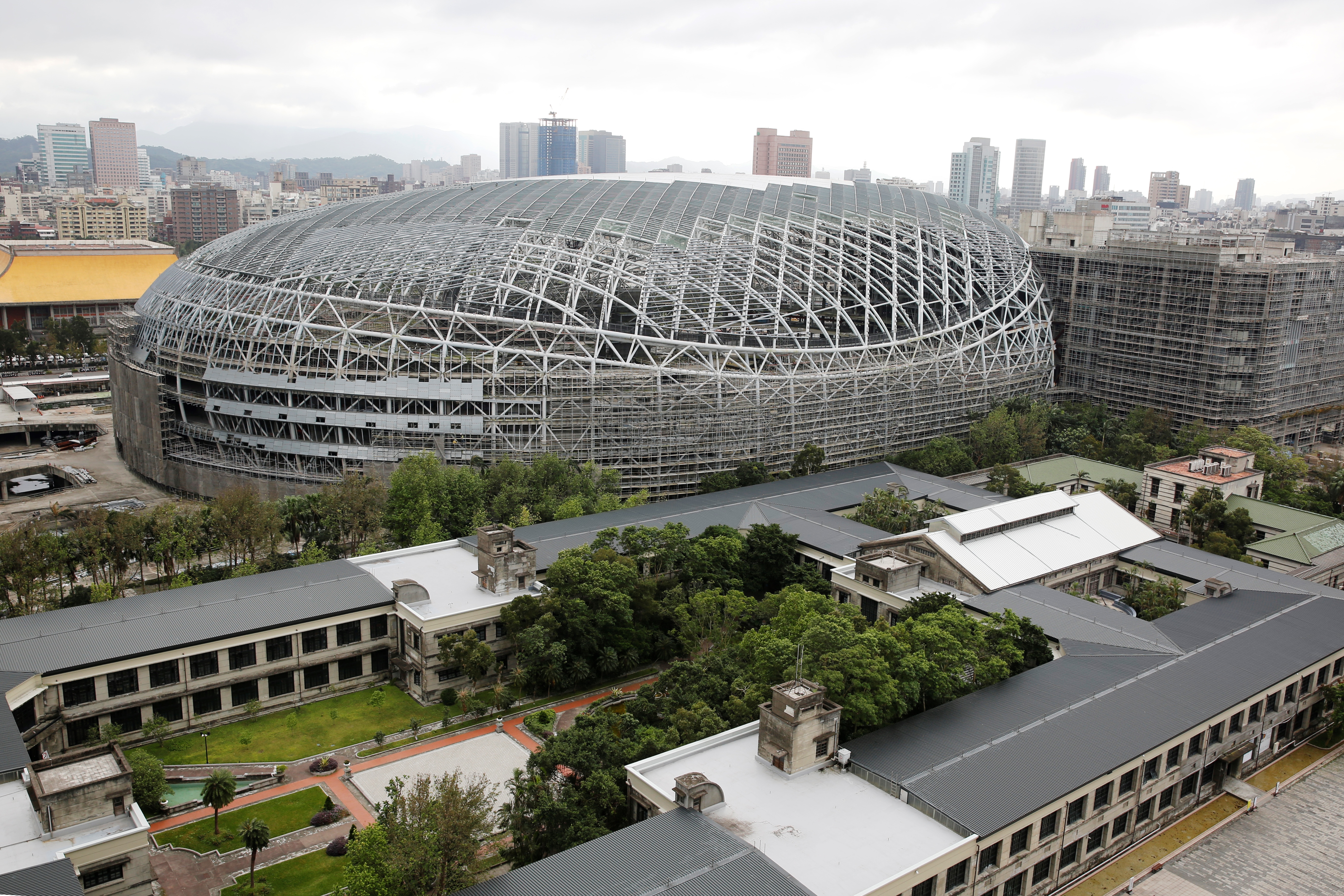 趙藤雄賭身家的台北大巨蛋，被北市府停工2年，他因此和台北市長柯文哲槓上。