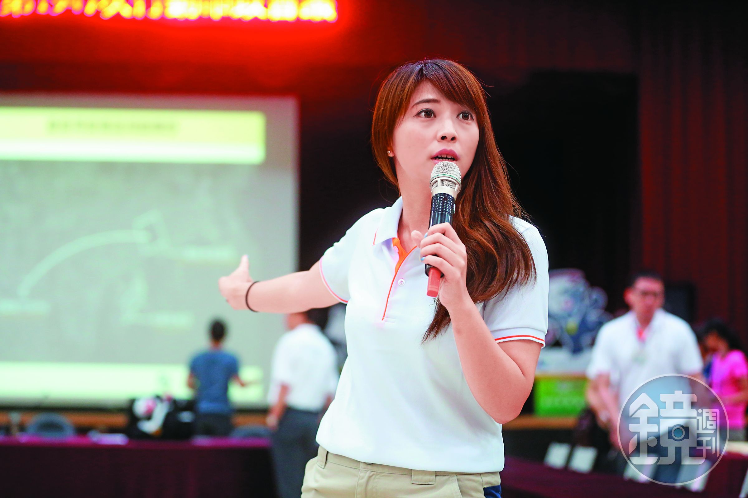 台北市府副發言人陳思宇主持柯P極重視的「行動市政會議」，表現出柔軟身段與交涉手腕。