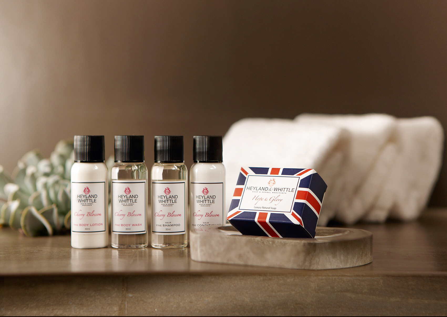 主打金字塔頂端客層，寒沐的沐浴備品選用英國凱特王妃的愛牌「Heyland & Whittle」。（寒舍提供）