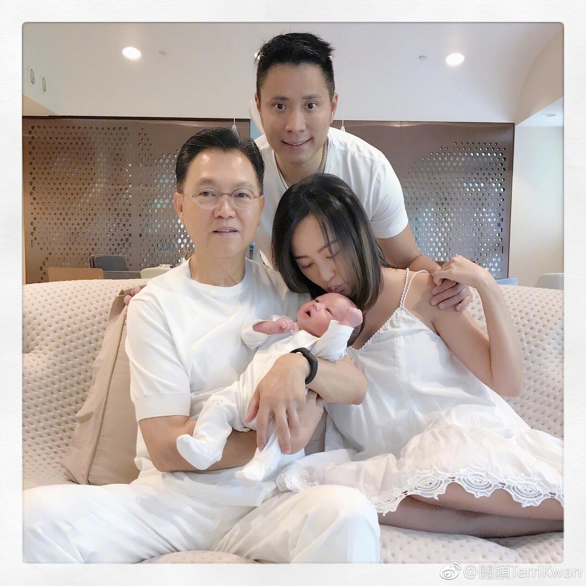關穎與最愛的3個男人合影,留下父親節的祝福!