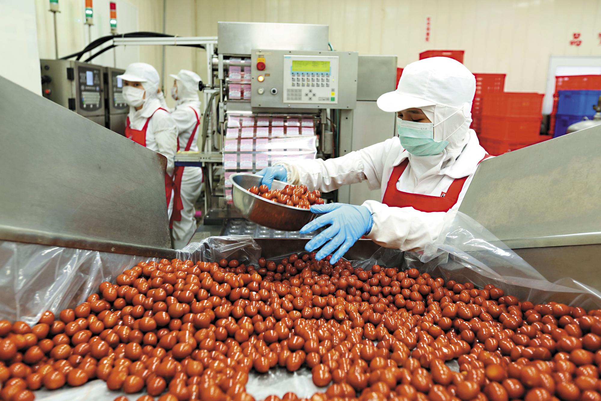福記每天要滷製烹煮20萬顆蛋,出貨量相當驚人。