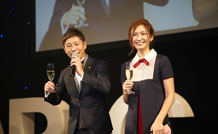 紗榮子再嫁富豪夢碎，跟身價千億的購物網站社長前澤友作戀情玩完。（翻攝自網路）