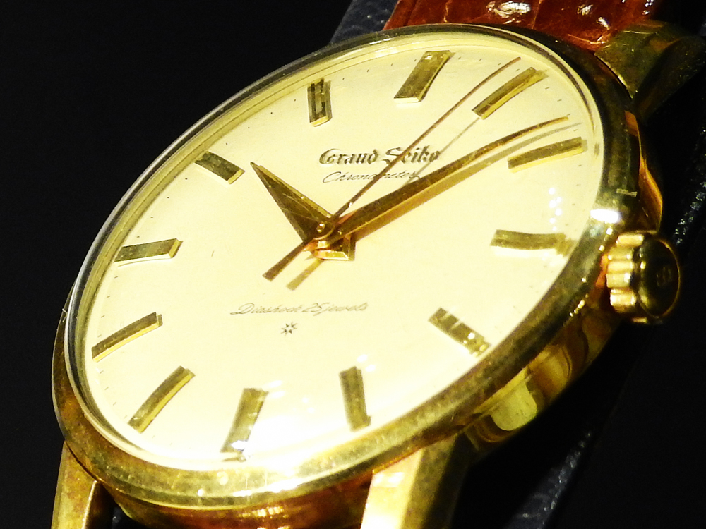 攝於SEIKO博物館的初代GS，可以看出GS一開始就是以歌德字體的GRAND SEIKO作為品牌標誌。
