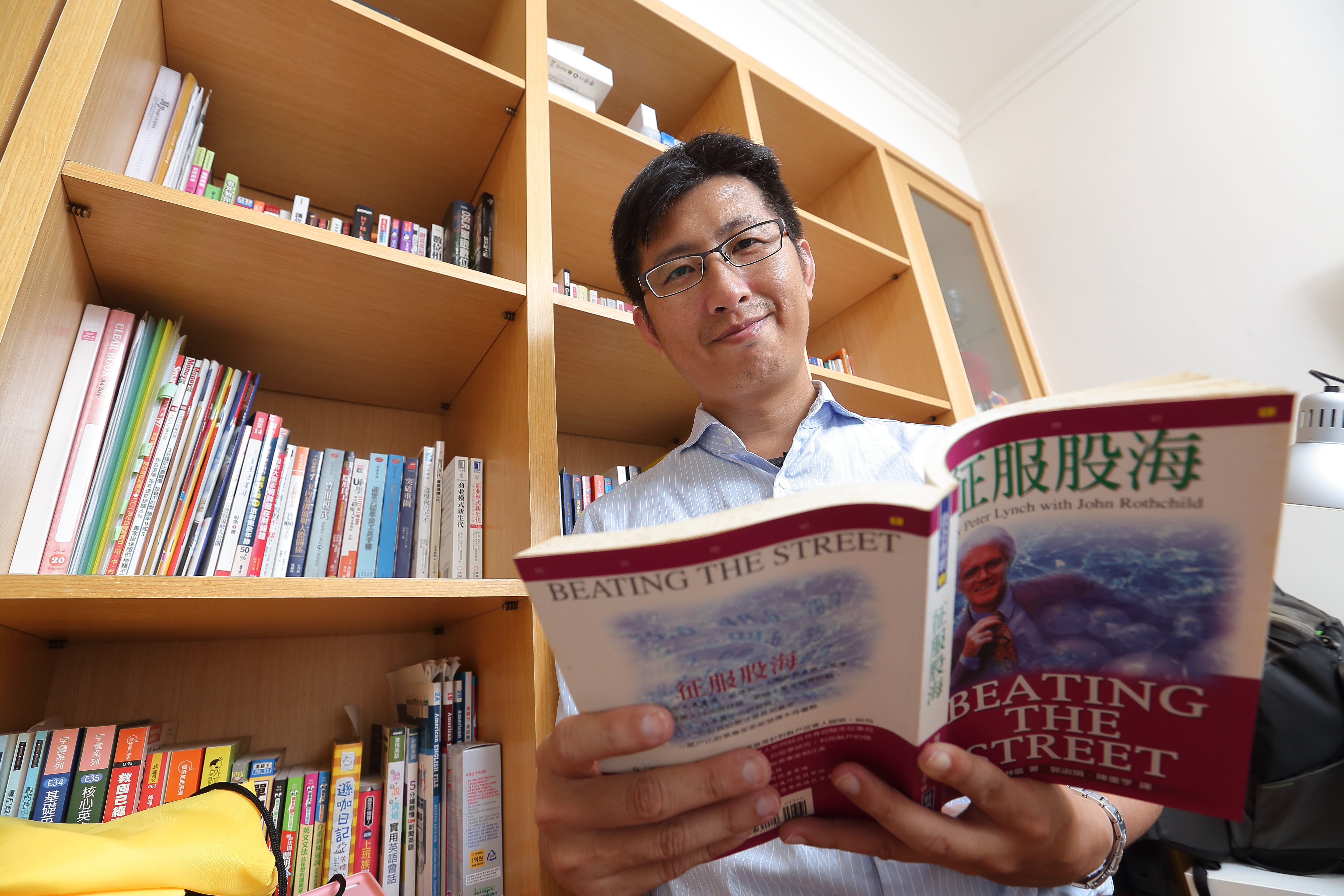 財經部落客股魚珍藏《征服股海》和《勝券在握》這2本大師著作多年，他反覆細讀領悟投資觀。