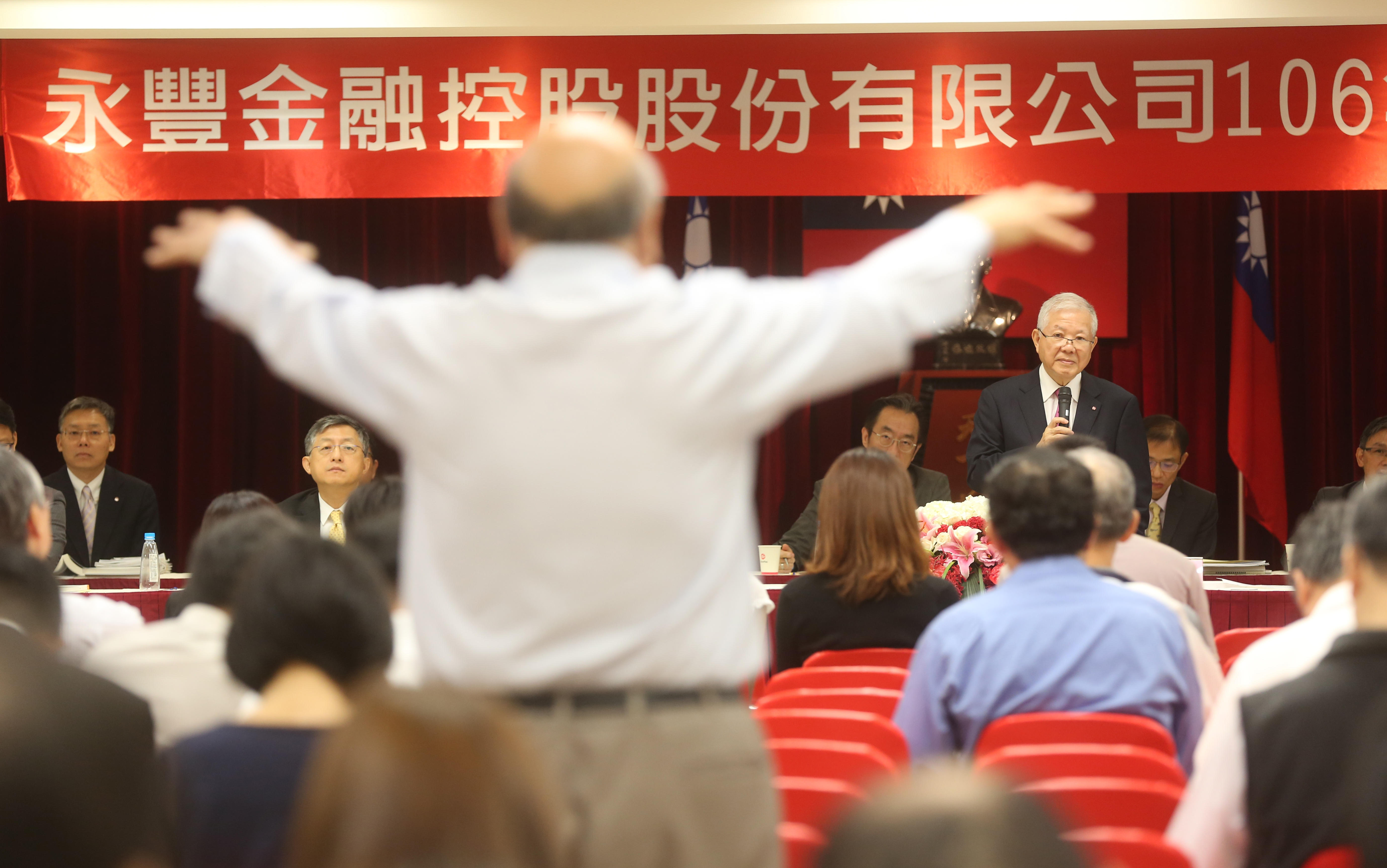 股魚表示，金融股的財報因有母子公司認列盈虧的複雜因素，他選擇不碰。