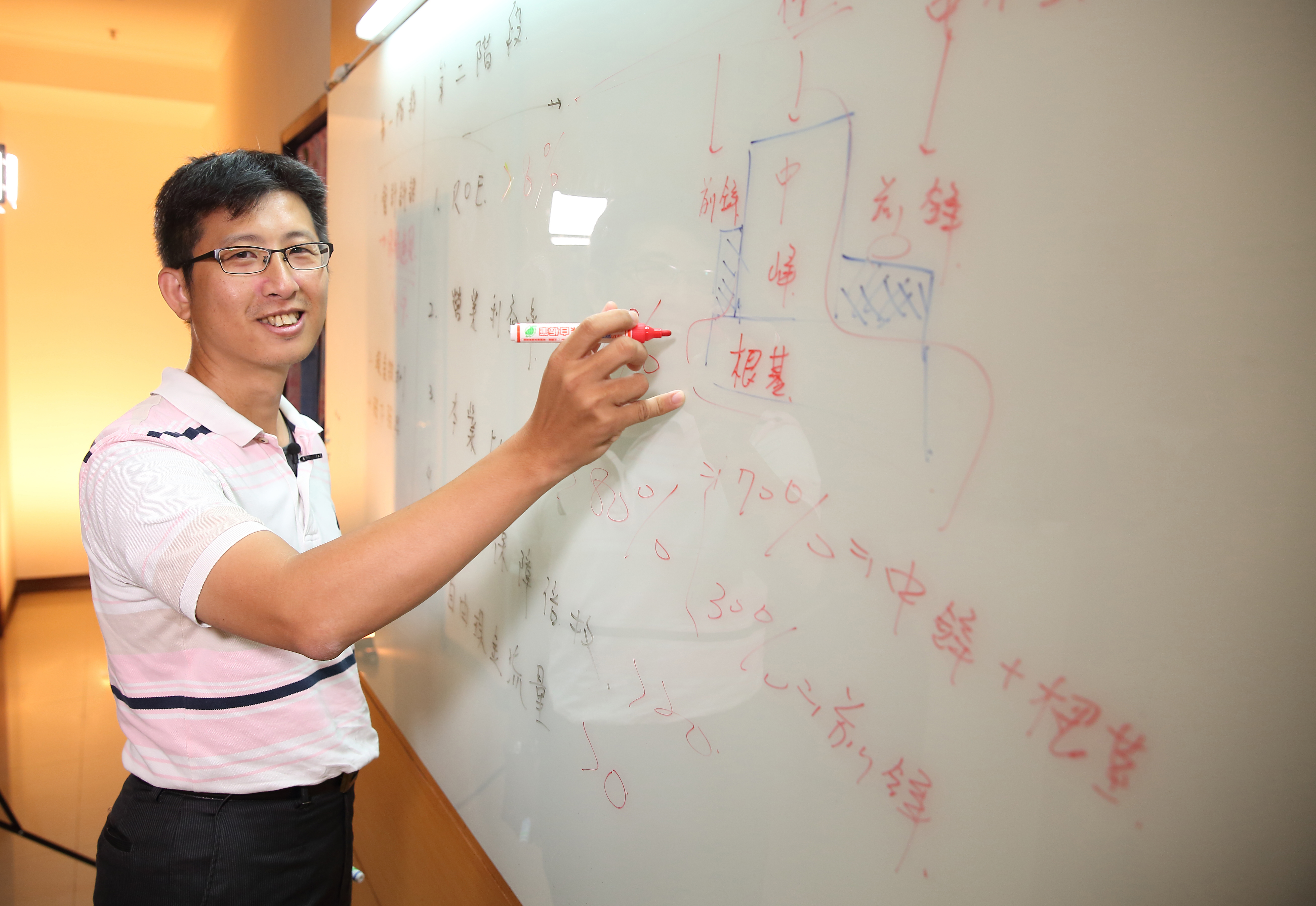 經常受邀擔任投資課程講師的「股魚」，生動形容投資要像耕耘一年四季都會開花的花圃。