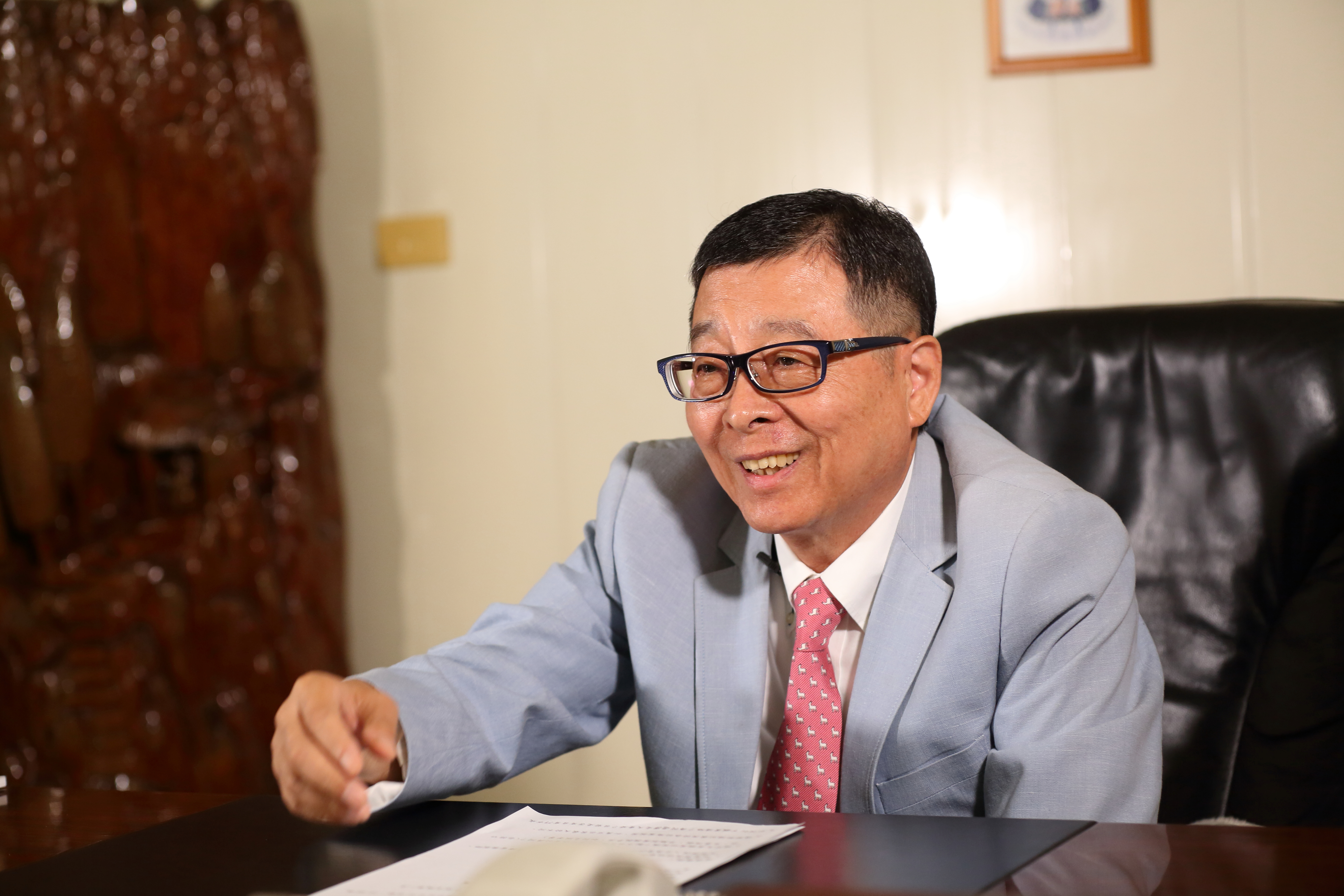 王榮得希望把人才留在南部，祭出宿舍和全額補助學費等方法，吸引年輕人。