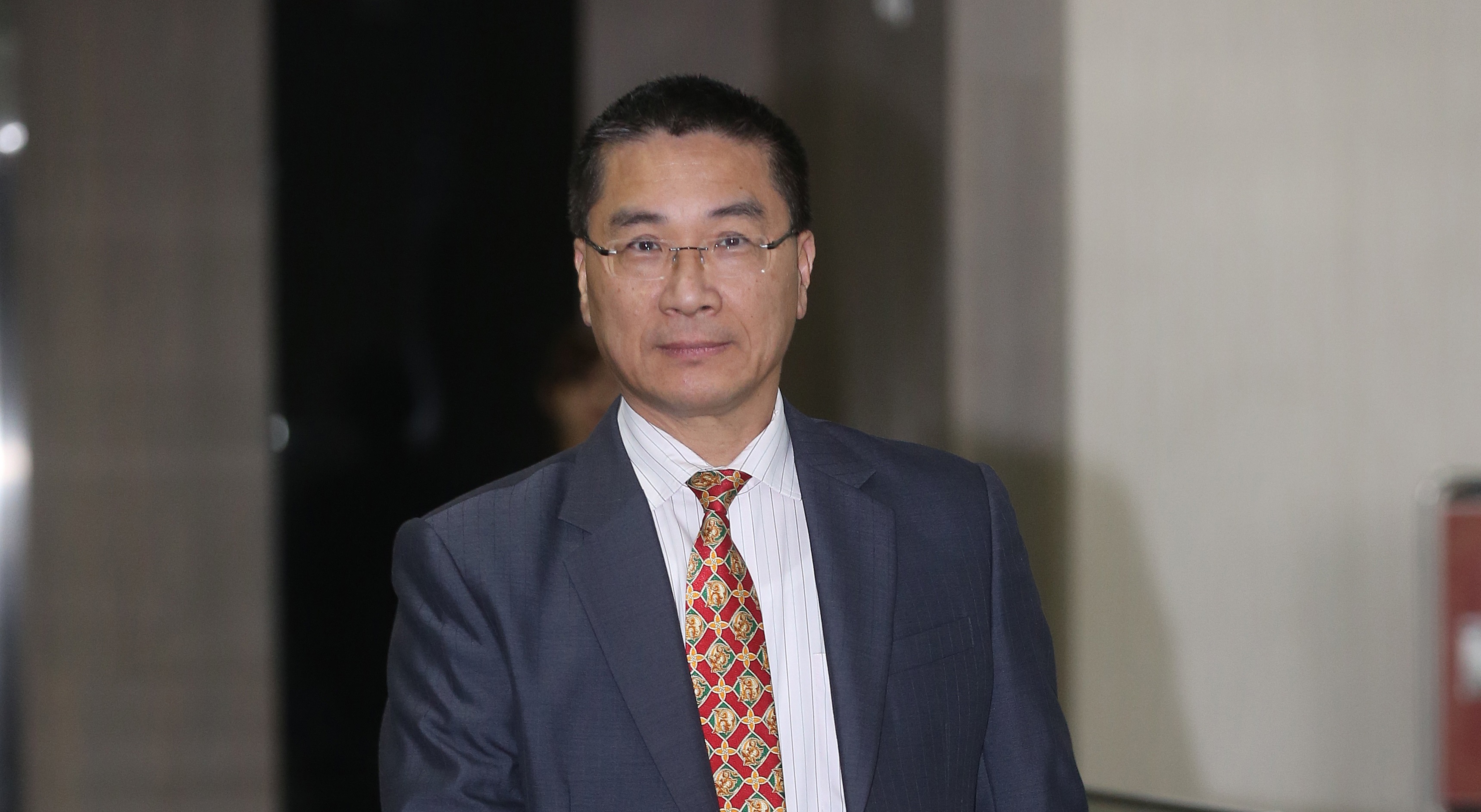 行政院發言人徐國勇宣布，供電燈號由紅轉橘，明天解除關冷氣措施。