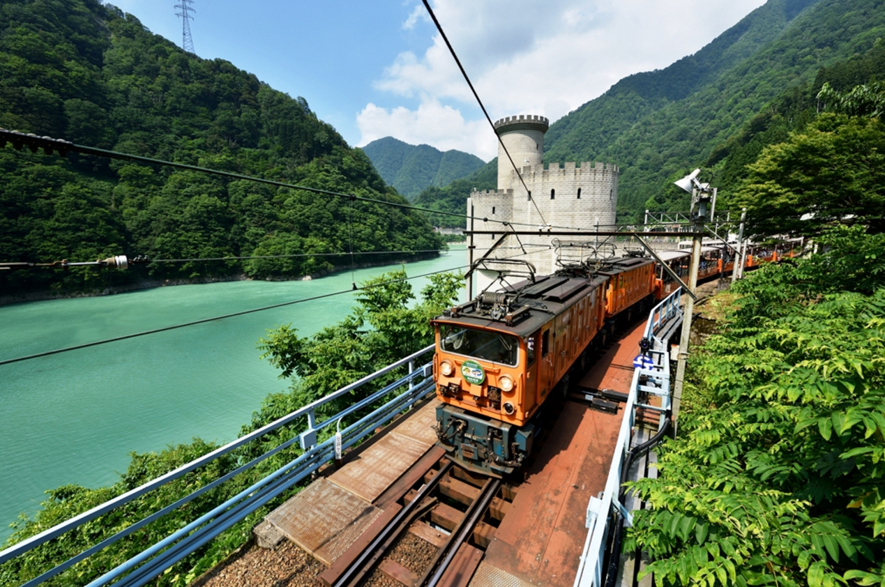 4月20日至11月30日期間，憑著阿里山森林鐵路票根，可免費換黑部峽谷鐵路車票。（翻攝自黑部峽谷鐵道株式會社官網）