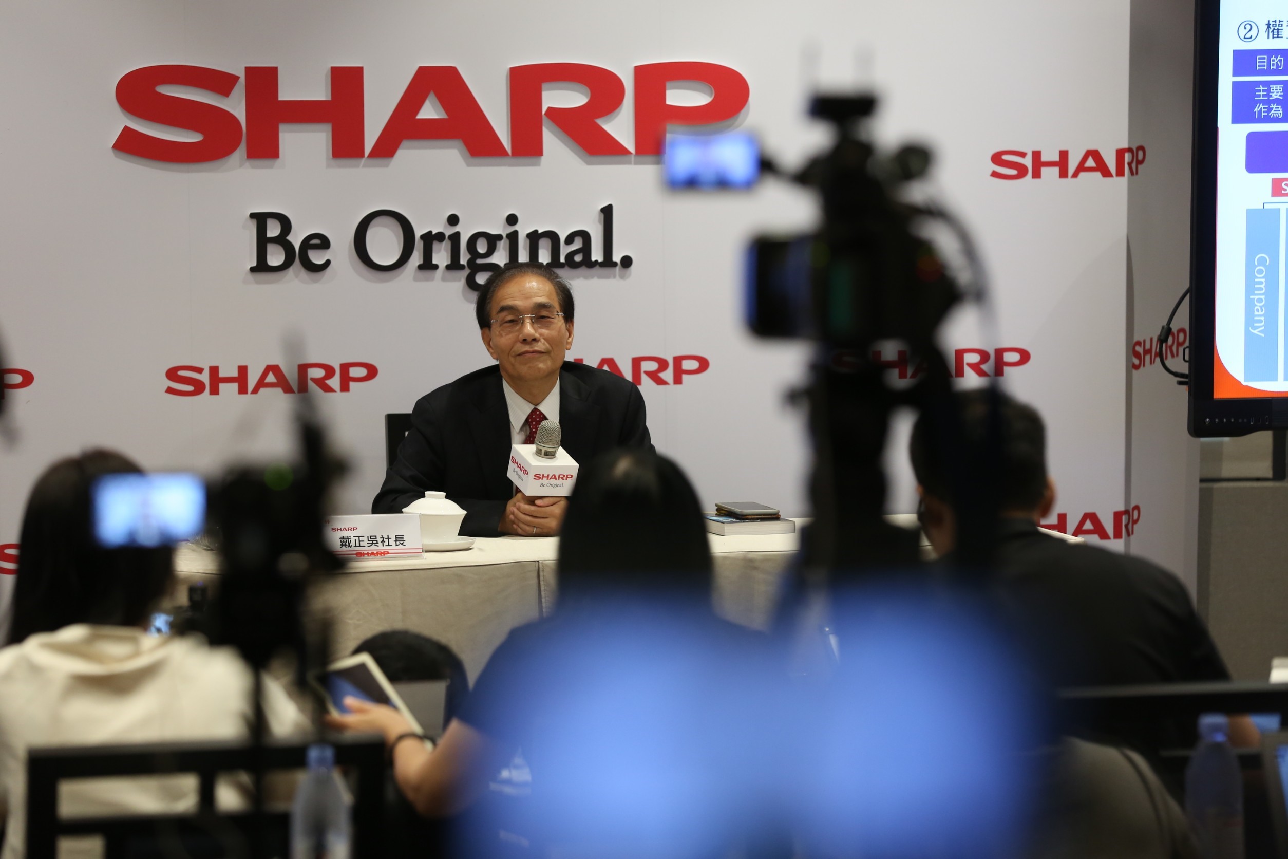 戴正吳回台與媒體懇談。