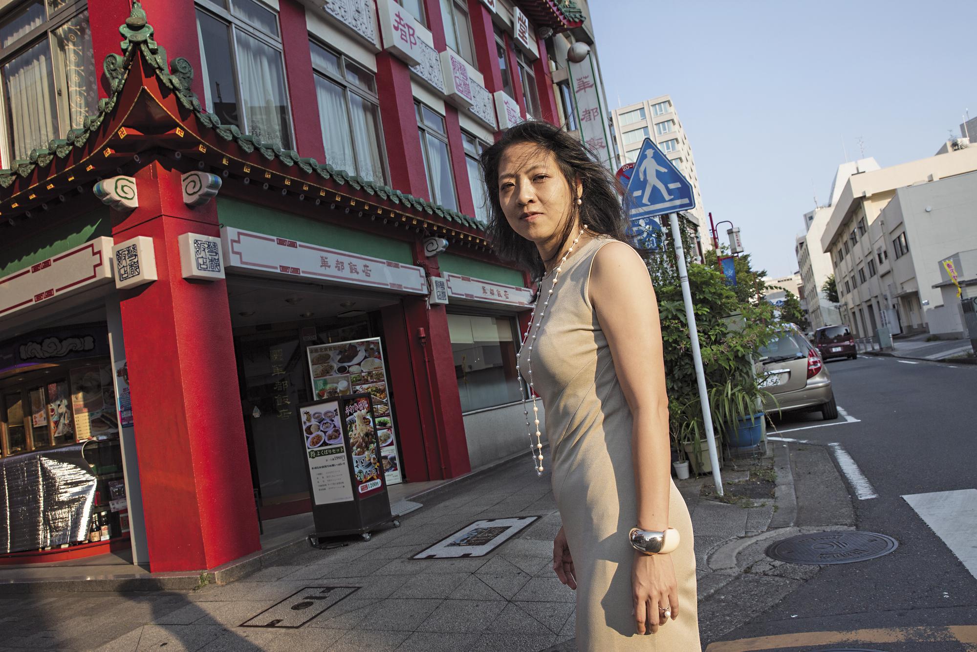 中華街是陳天璽從小到大生長的地方,結了婚也和丈夫、小孩回到自家開的「華都飯店」旁邊定居。