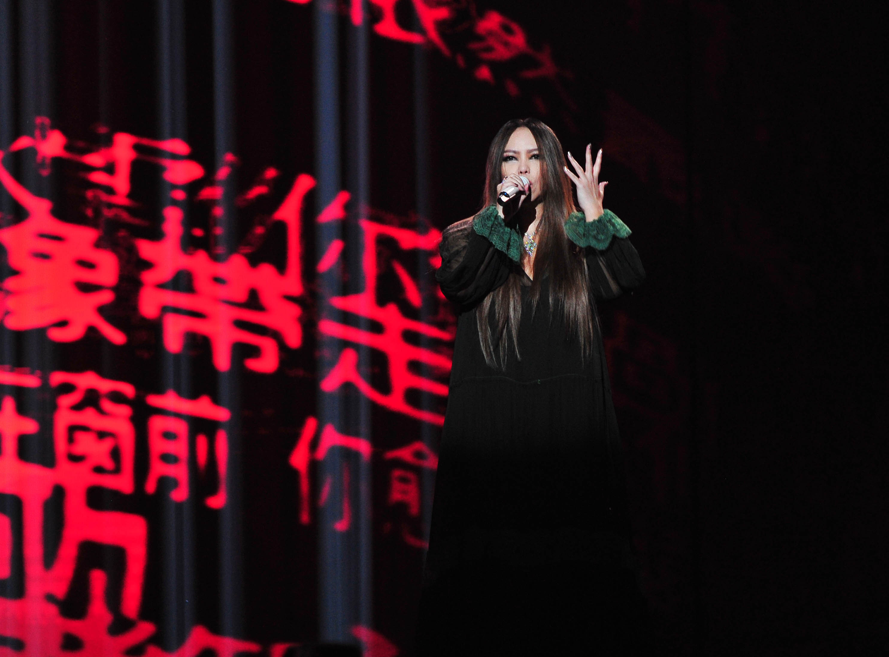 今年金曲獎，張惠妹特別在典禮上獻唱恩師張雨生的經典歌曲。