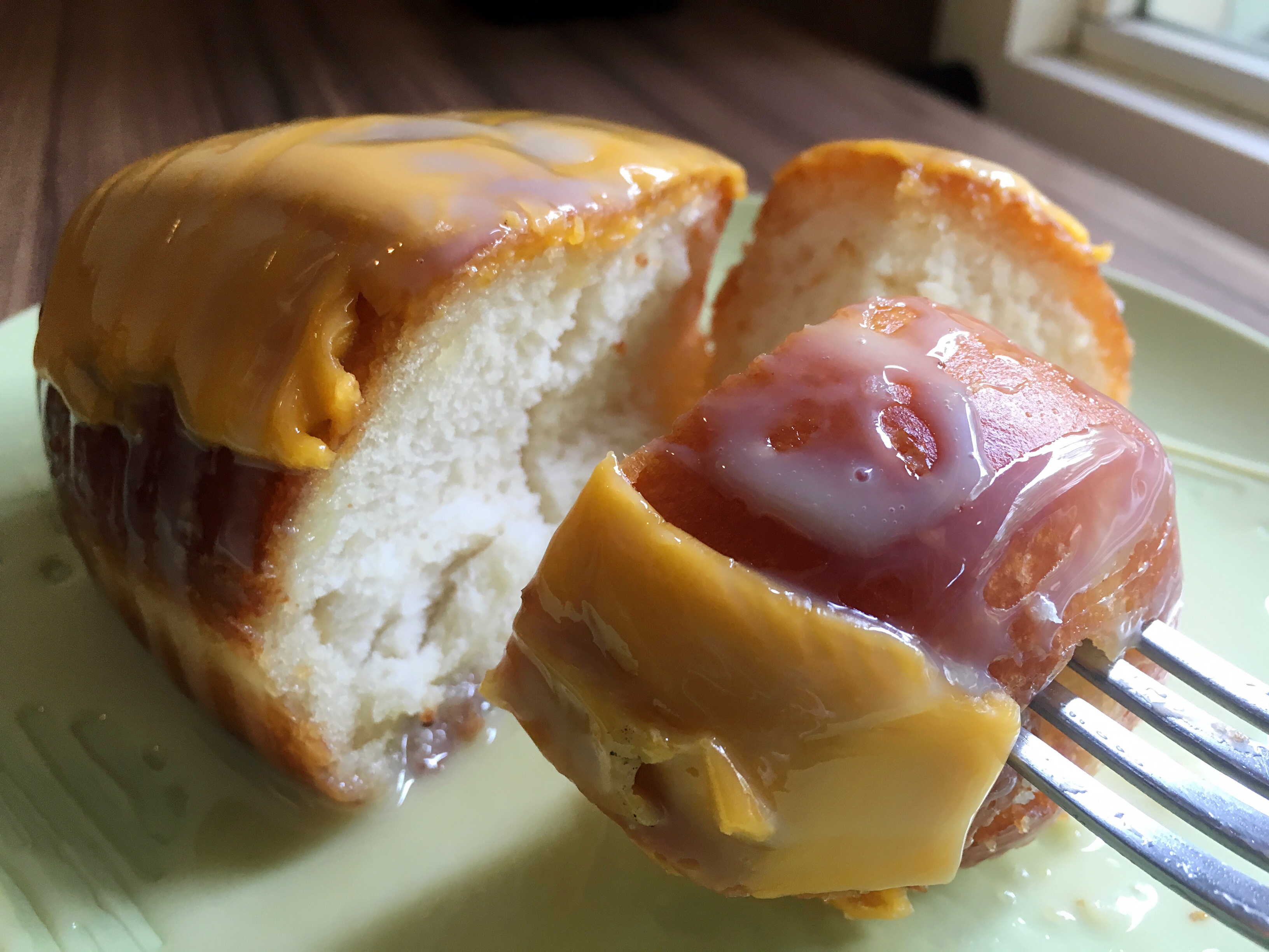 「起司煉乳炸饅頭」外酥內軟不會含太多油，煉乳的甜平衡起司的鹹。（40元／份）
