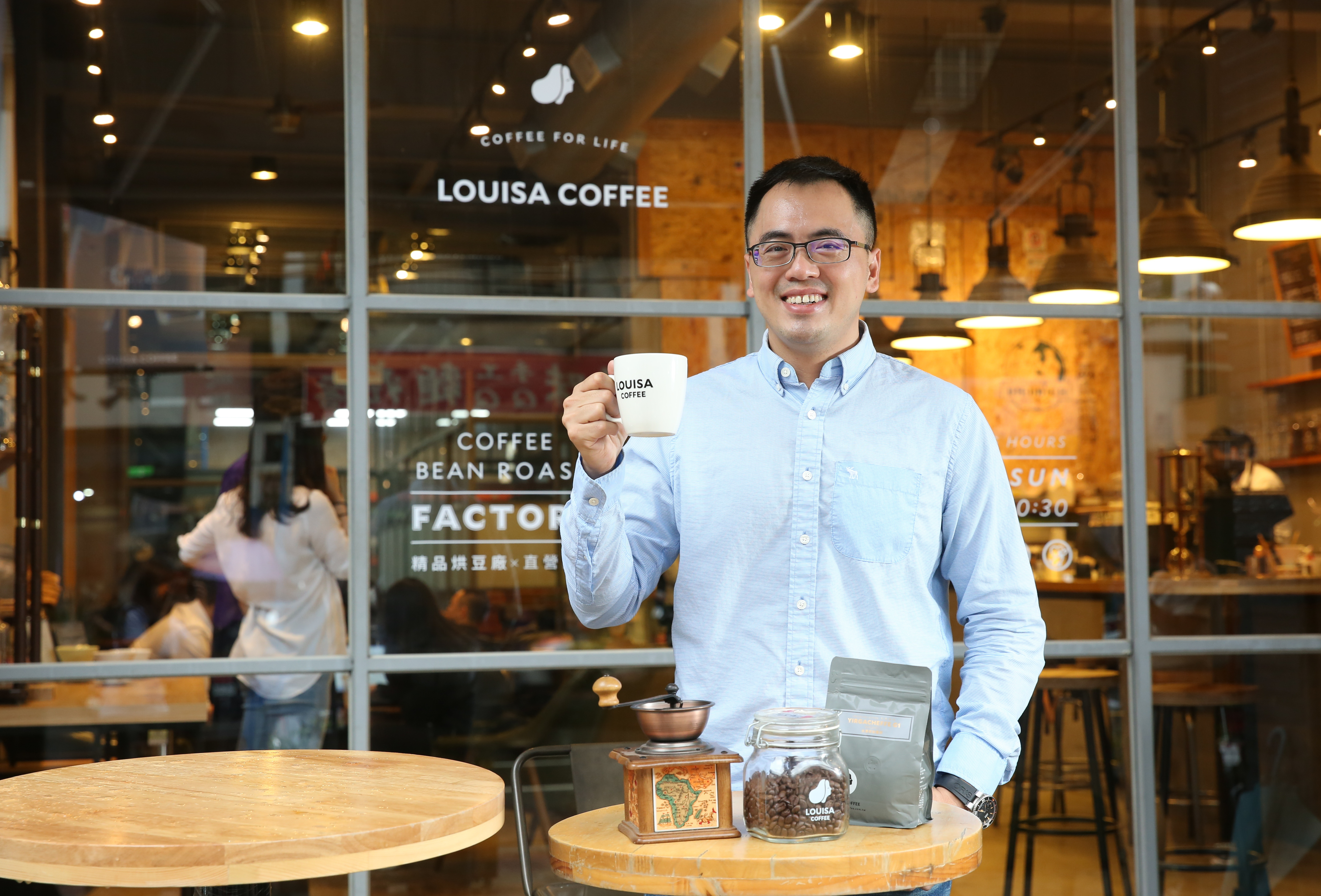 2006年黃銘賢創辦路易莎時，還只是6坪小店，如今全台已有301家。