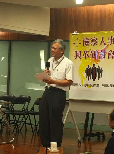 檢察官認為,應擴大推動檢察內部民主化,推動幹部票選,由下而上的形成領導階層。