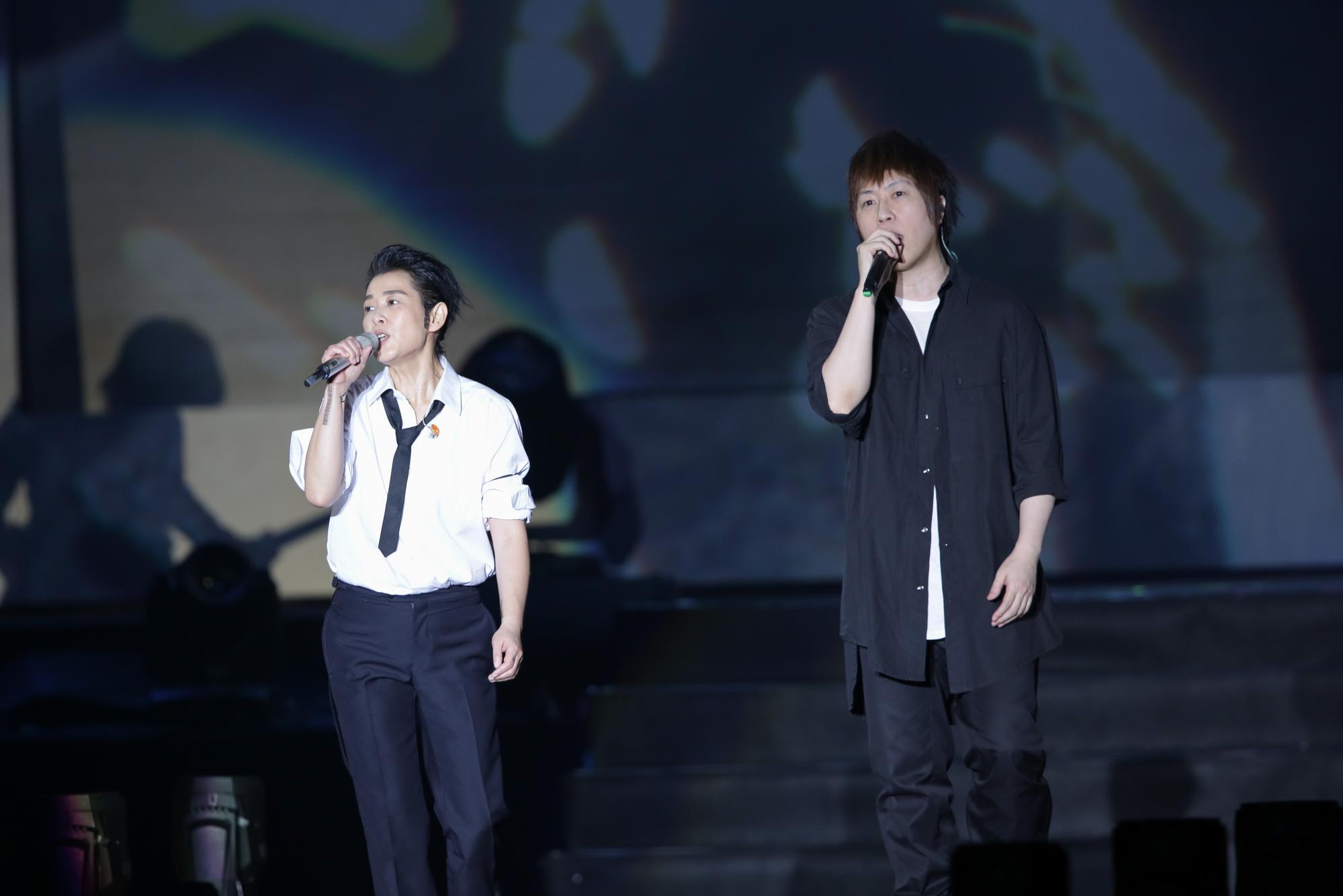 劉若英和阿信合唱掀起演唱會高潮。