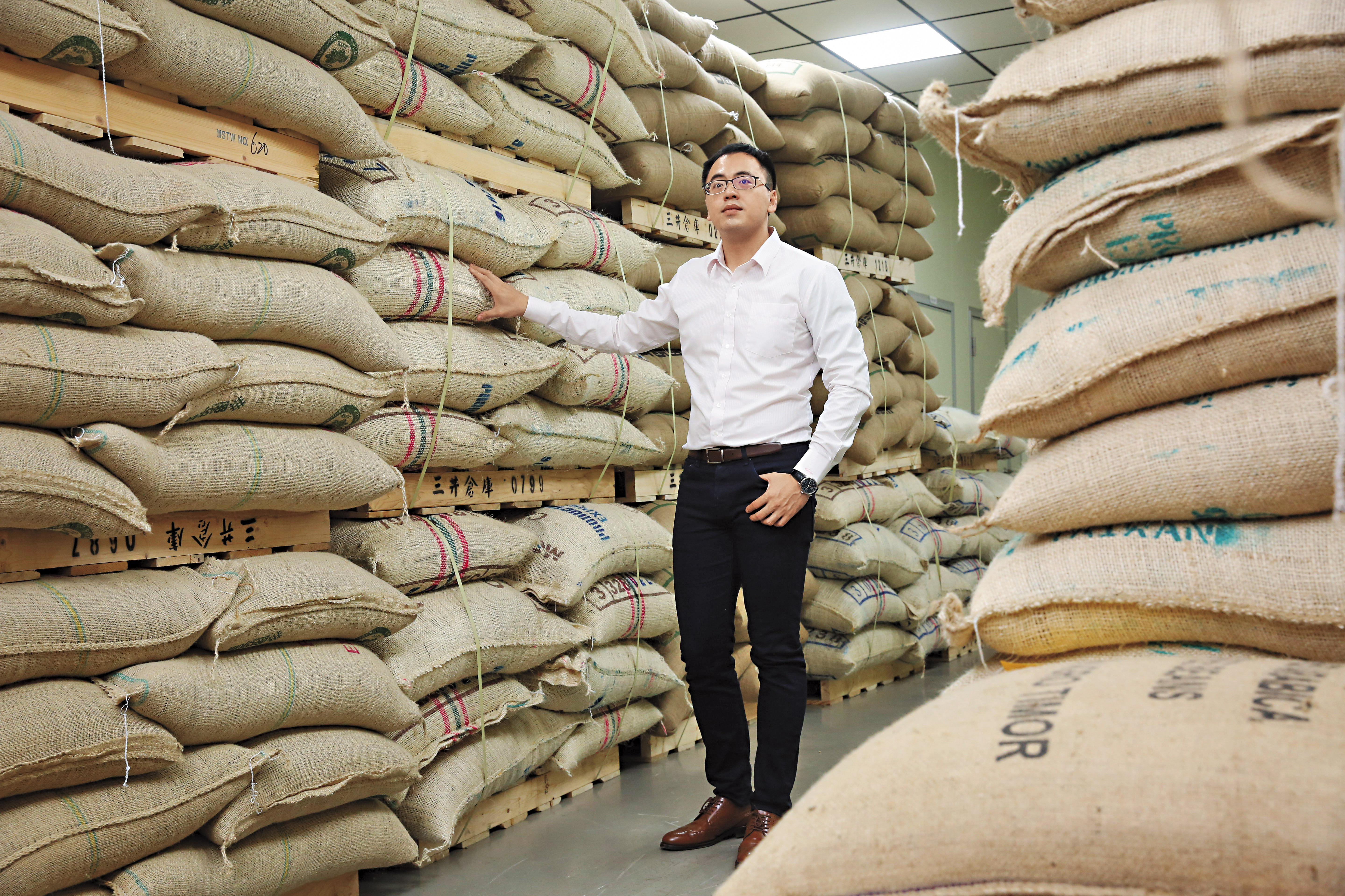 2006年黃銘賢創辦路易莎時，還只是6坪小店，2年前，他採取「遍地開花」策略搶市占，如今全台已有301家分店。