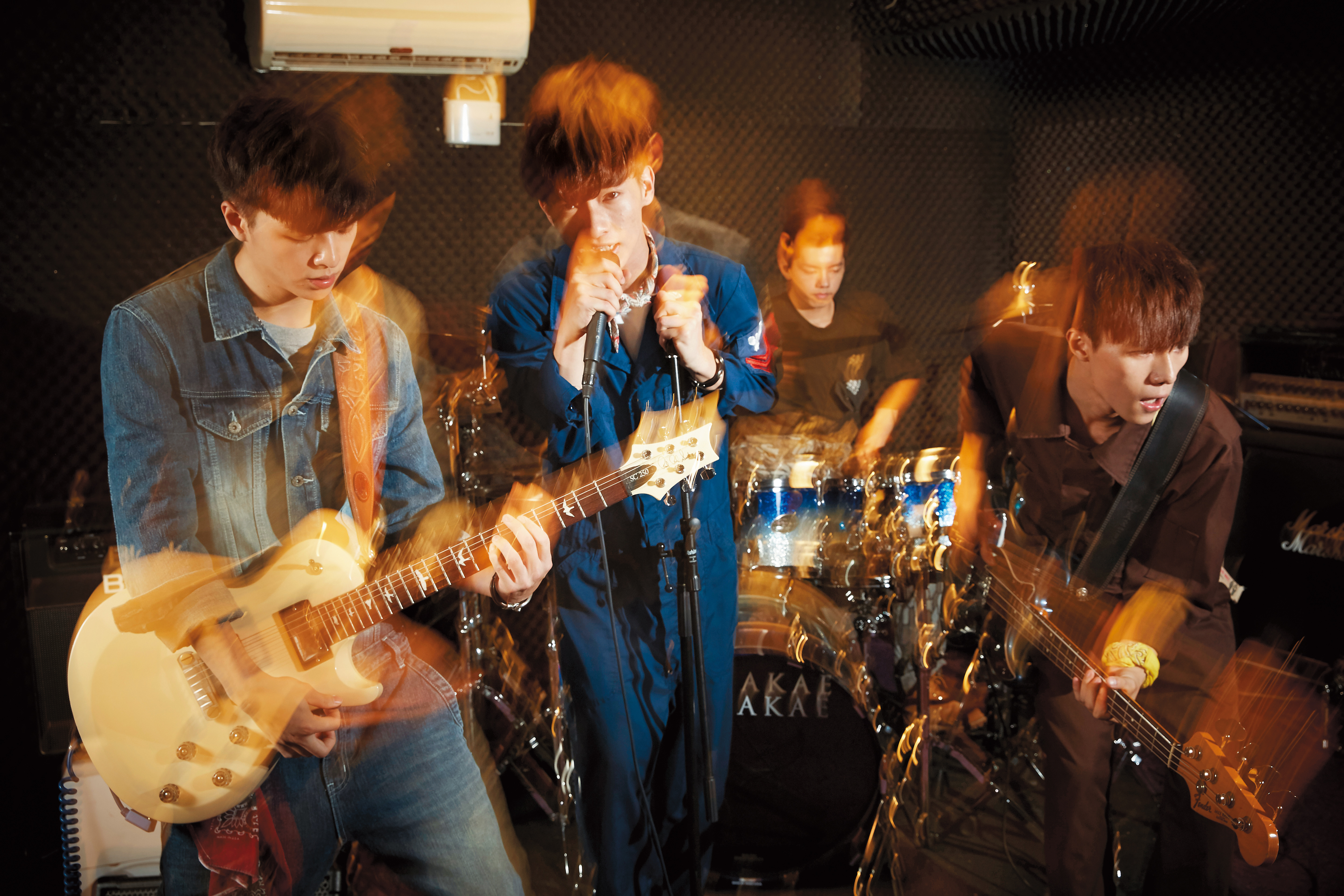 日系小鮮肉樂團noovy初生之犢出擊，做自己喜歡的音樂，不怕外界將他們定義為偶像派。左起Hank（吉他手，王碩瀚，20歲）；Shawn（主唱，楊尚融，19歲）；Mark（鼓手，王冠翔，21歲）；JK（貝斯手，商鈞，21歲）。