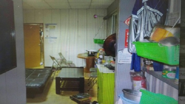 越南籍同鄉在公司宿舍談判，一言不合持刀行凶。