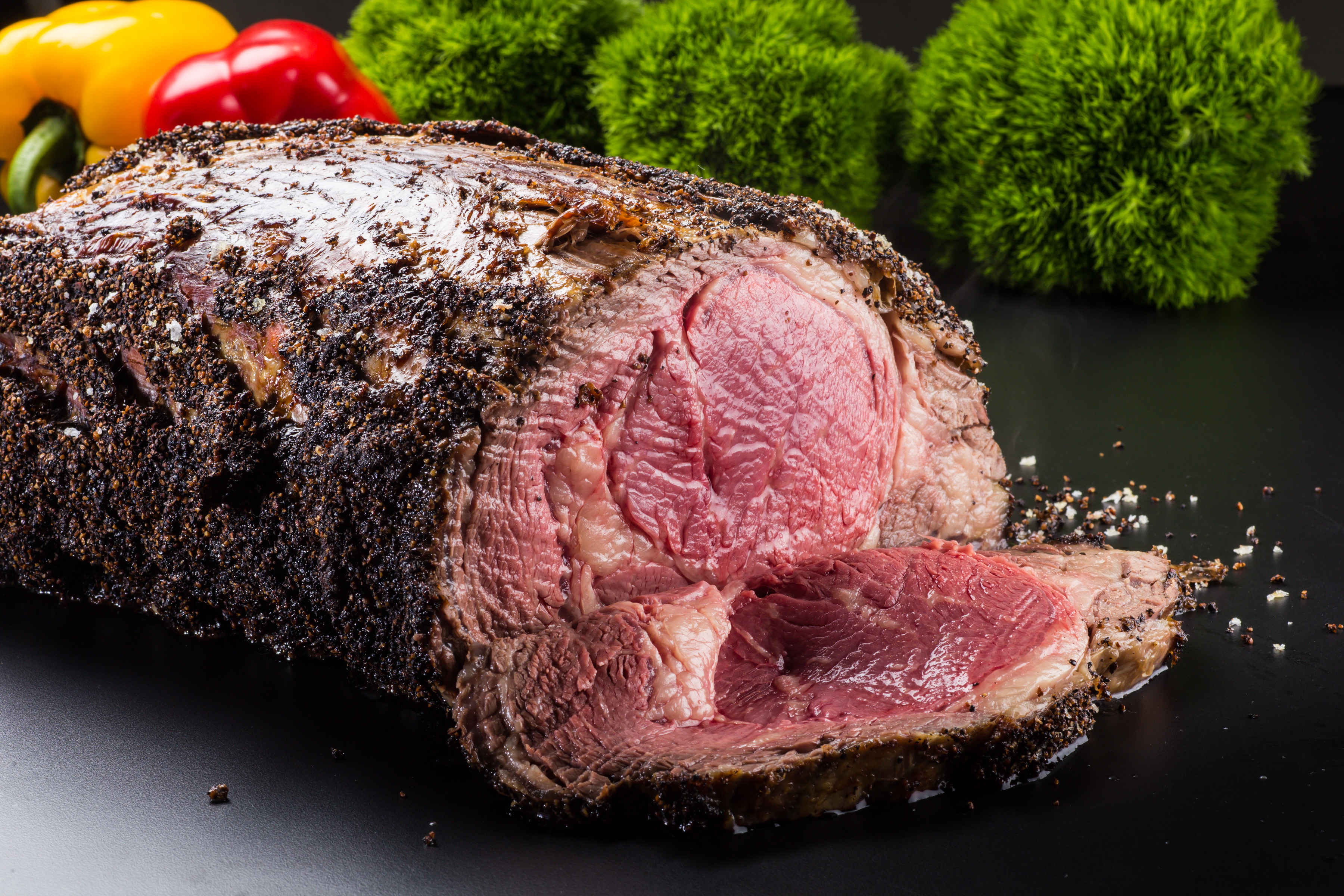 晶華酒店館外餐廳「Just Grill」今年首度加入餐廳週，圖為最受歡迎的「爐烤牛排」。（Just Grill提供）