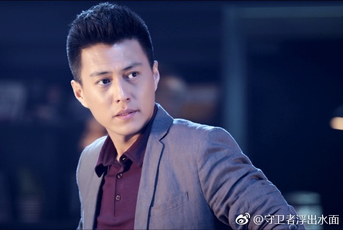 中國男星靳東今年就有6部戲上檔，卻被毒舌主持人金星批：「角色太雷同，太失望了」。（翻攝自守衛者微博）