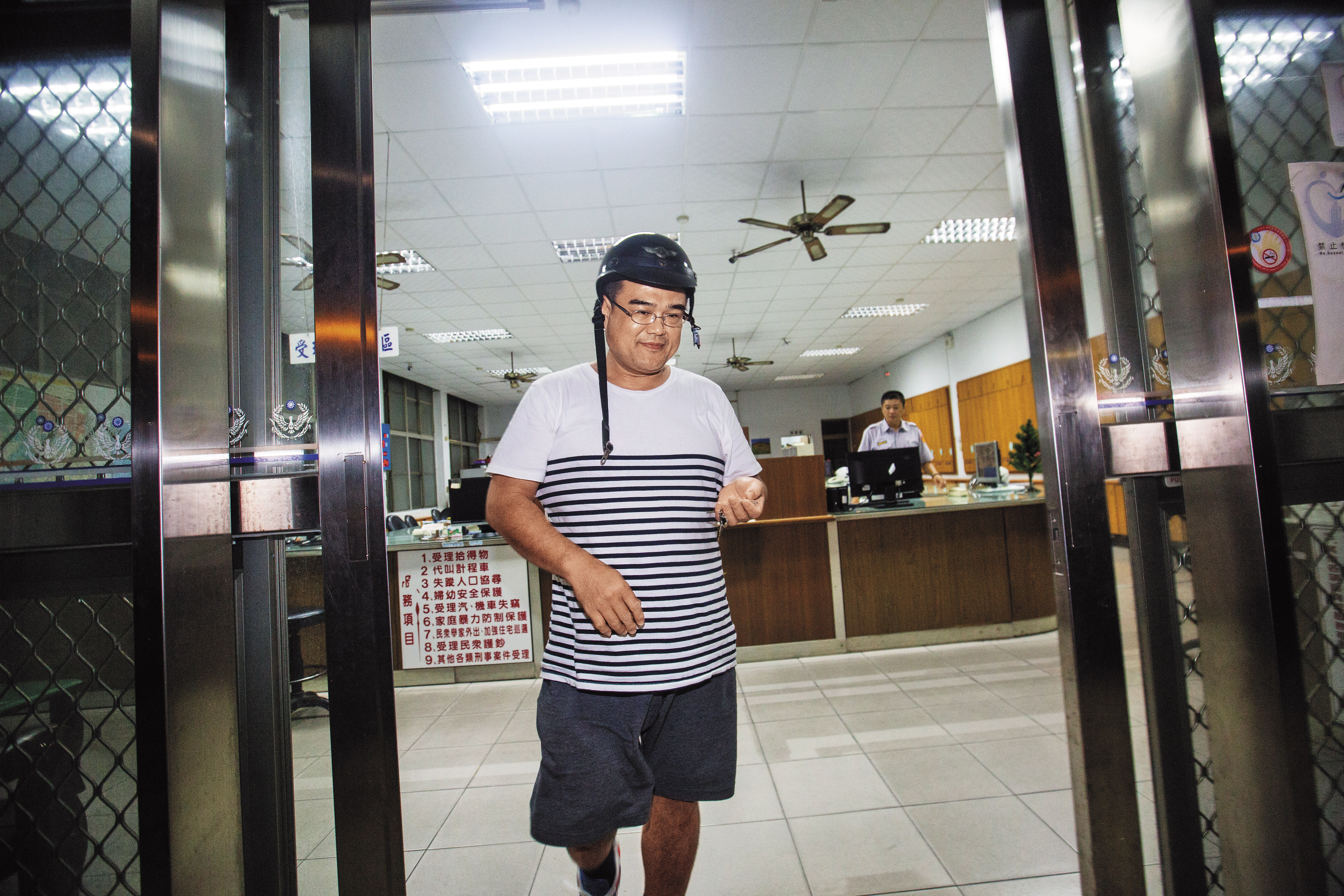 前國民黨副主席林益世涉及向爐渣業者收賄及索賄，二審遭判13年半，每週一固定要到高雄鳳崗派出所報到，近期將判刑確定。