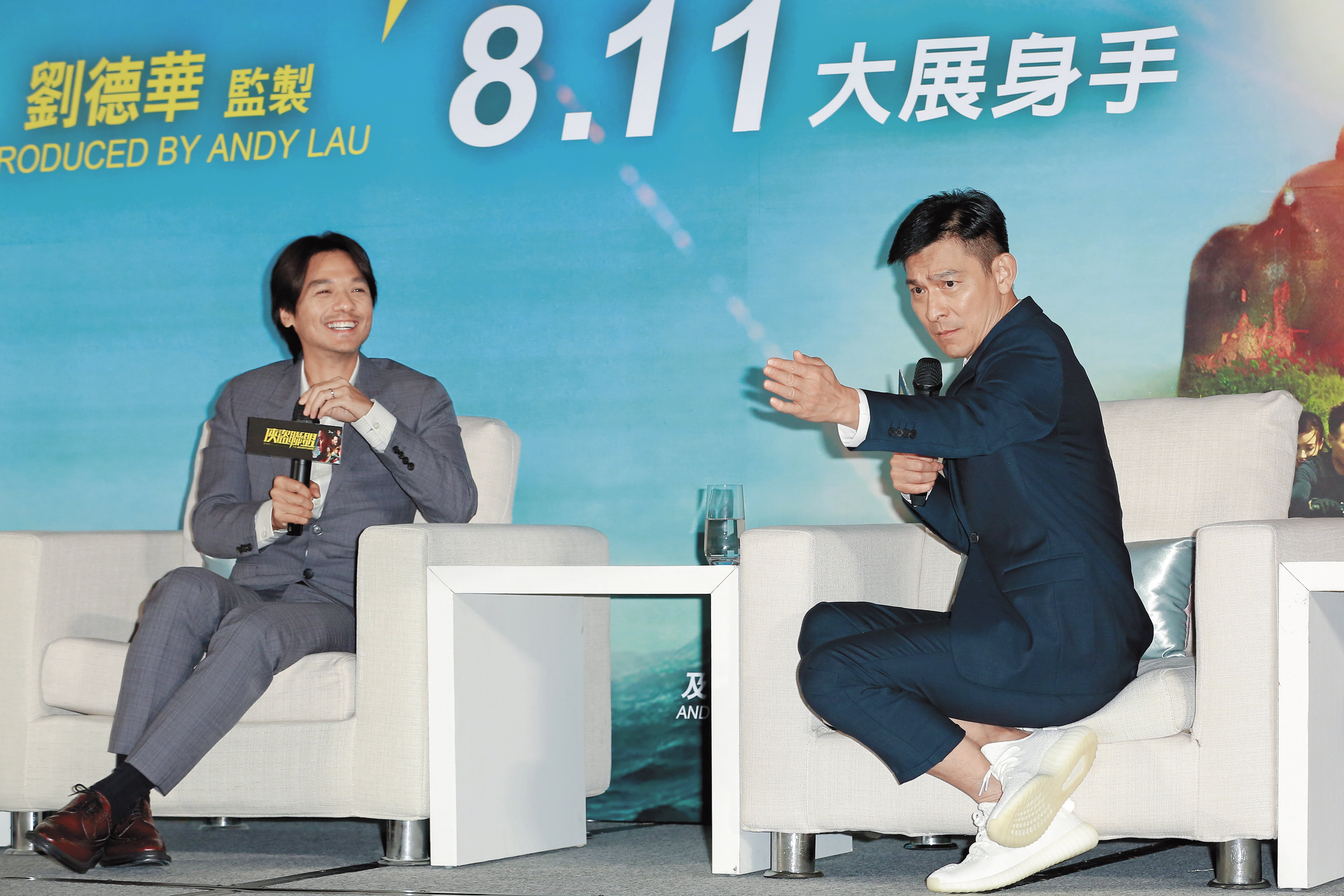 在馮德倫（左）旁邊，華神 （右）還是精神奕奕。