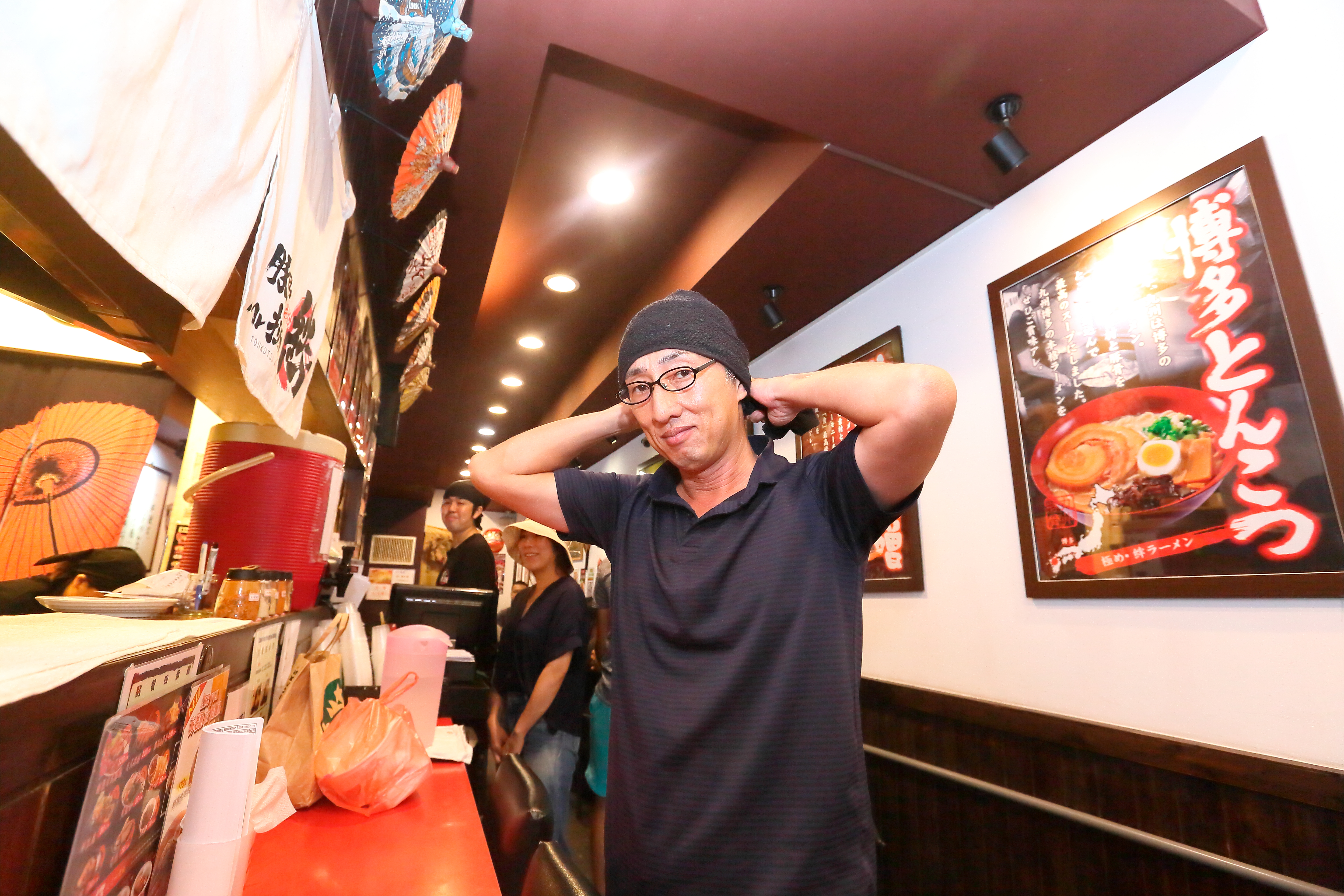 42歲的野崎孝男當過記者、議員，2007年來台攻讀博士、創業。