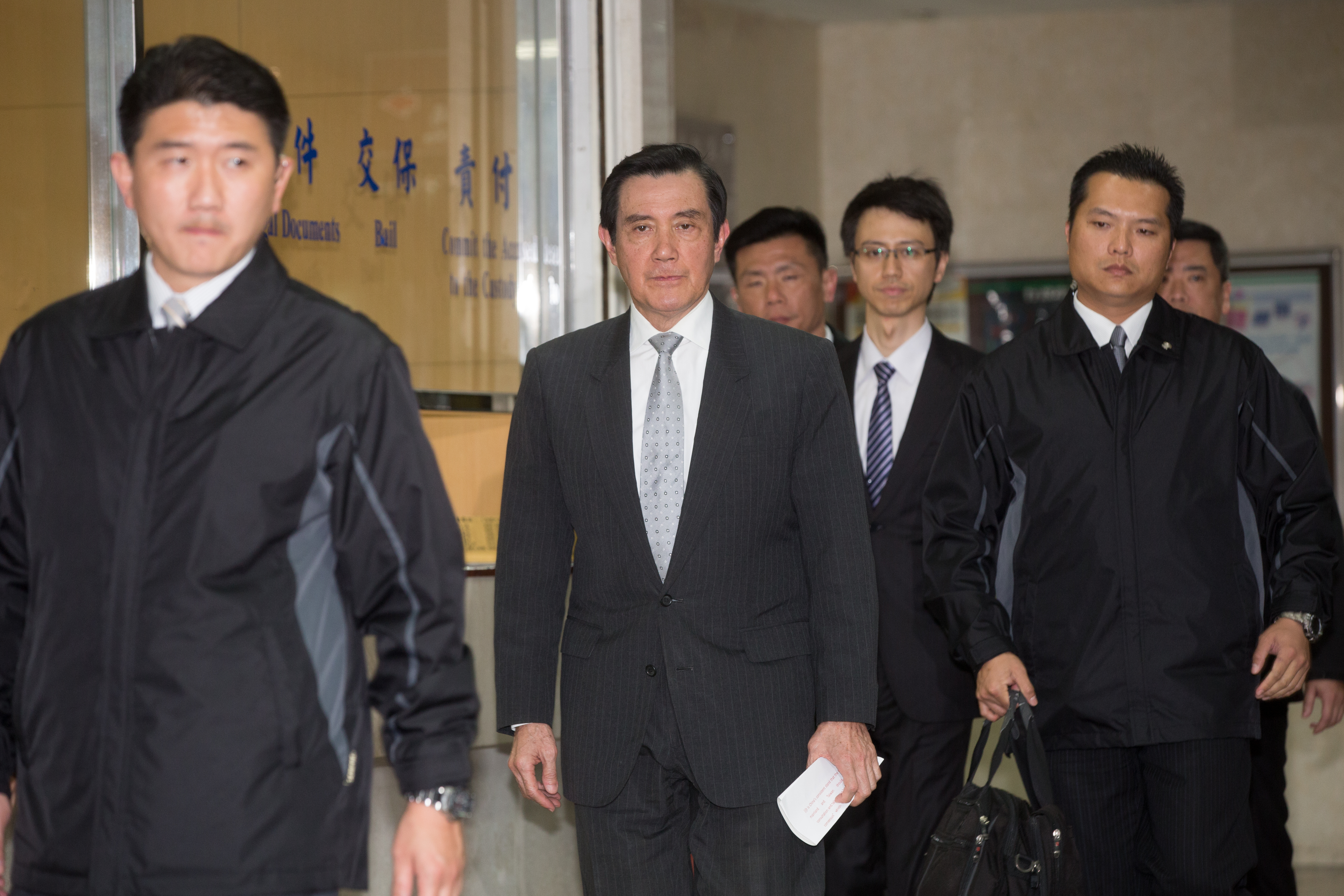 明天（16日）將首度以被告身分傳訊前總統馬英九到案，以釐清案情。 