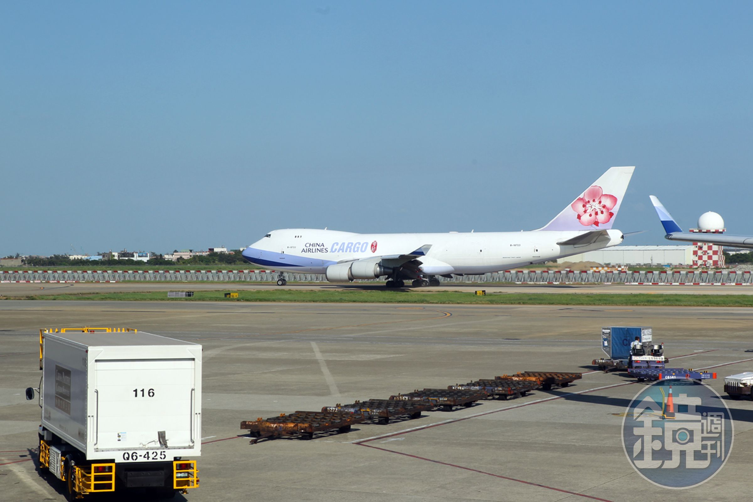 台積電用2倍價格包華航專機載運16奈米設備到南京。